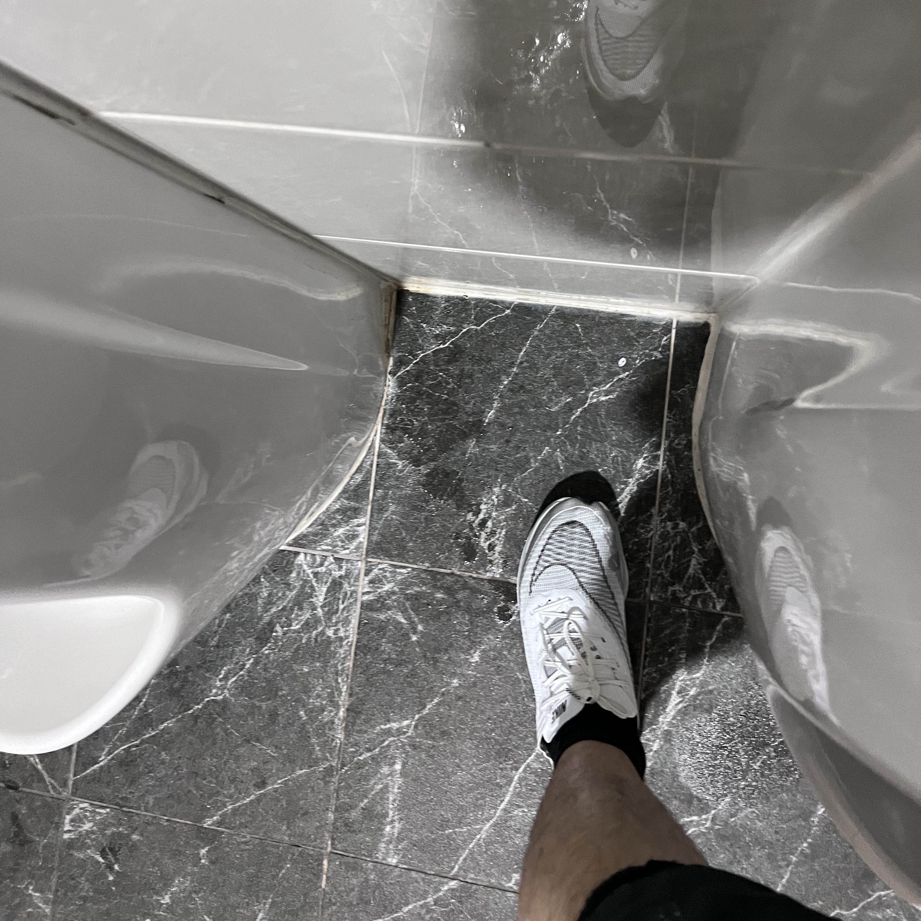 Nike ZoomX Vaporfly Next% 2 White Metallic Silver 착용 스타일