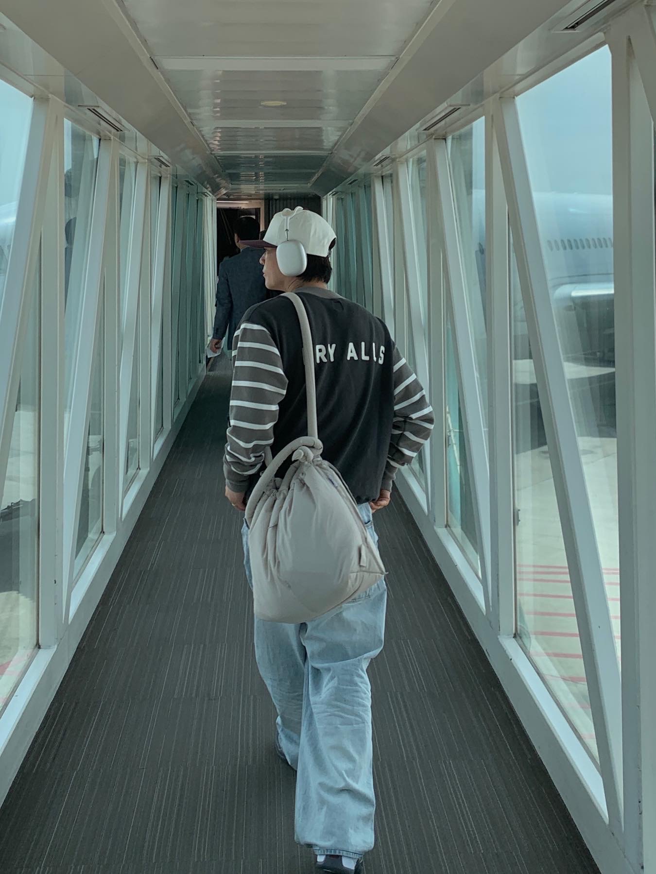 Human Made Striped Sleeve Sweatshirt Charcoal, Stussy Twill Stock 8 Ball Cap White 착용 스타일 - 2