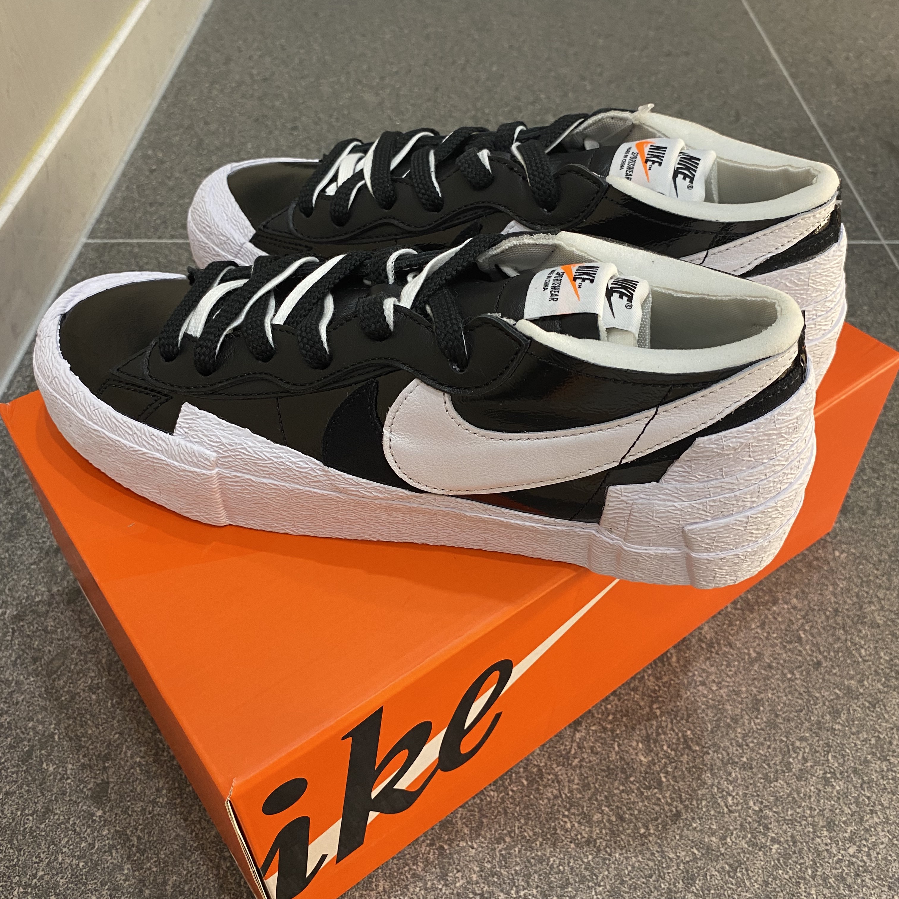 Nike x Sacai Blazer Low Black Patent Leather 착용 스타일