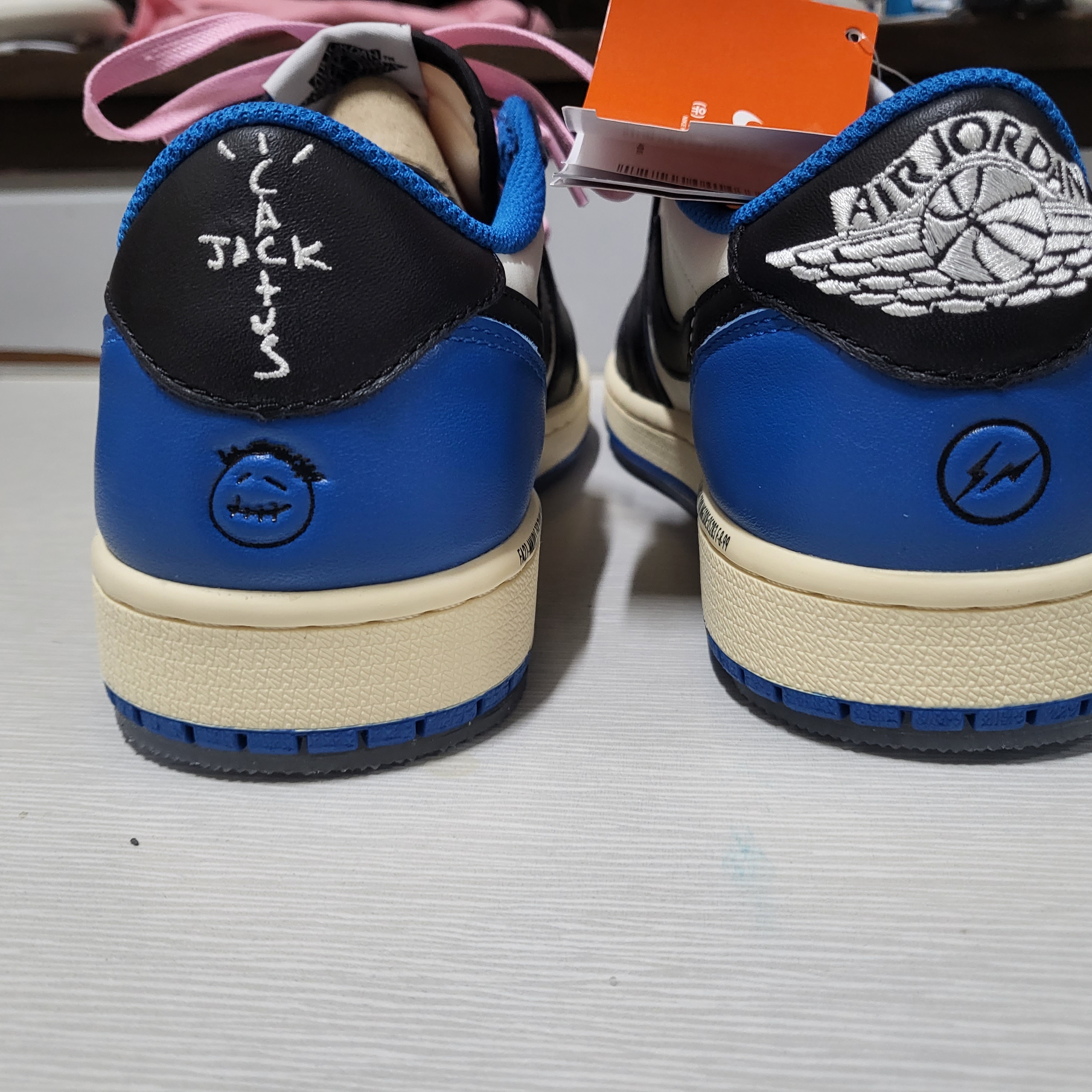 Jordan 1 x Travis Scott x Fragment Retro Low OG SP Military Blue, Nike Air Max 95 OG Neon Yellow 2020 착용 스타일 - 4