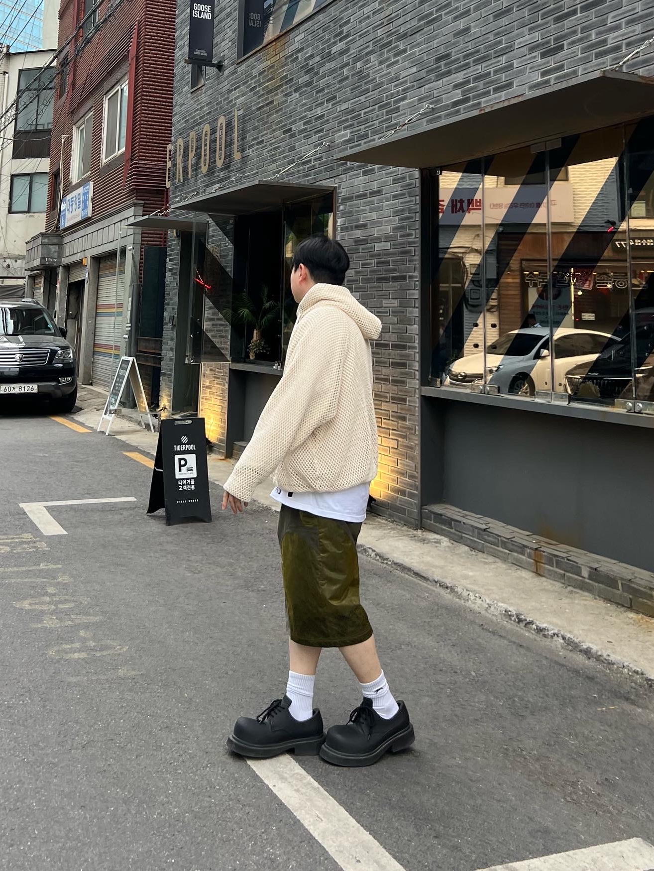 발렌시아가 스테로이드 더비 블랙 착용 스타일 - 1