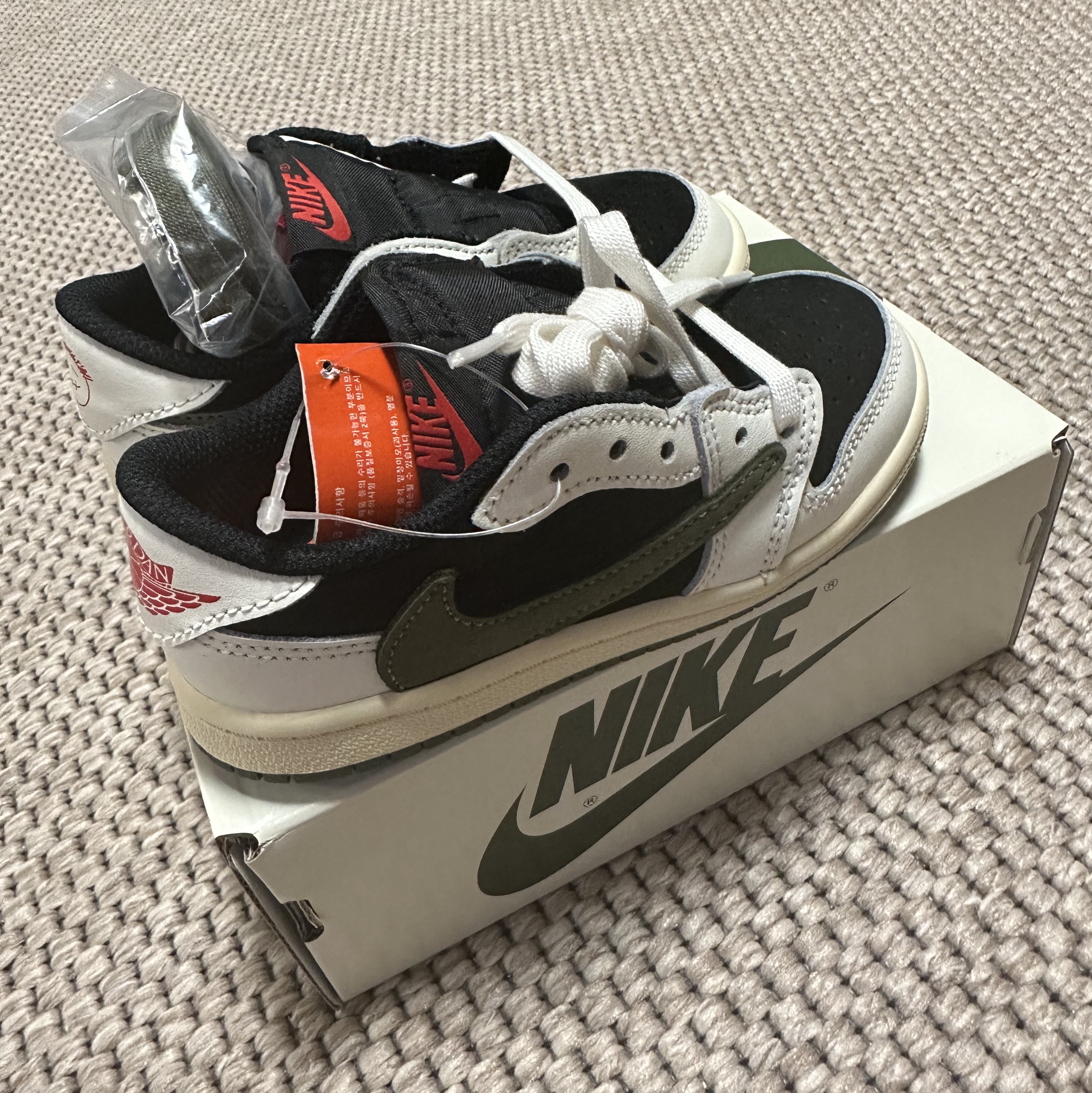 (TD) Jordan 1 x Travis Scott Retro Low OG SP Medium Olive 착용 스타일