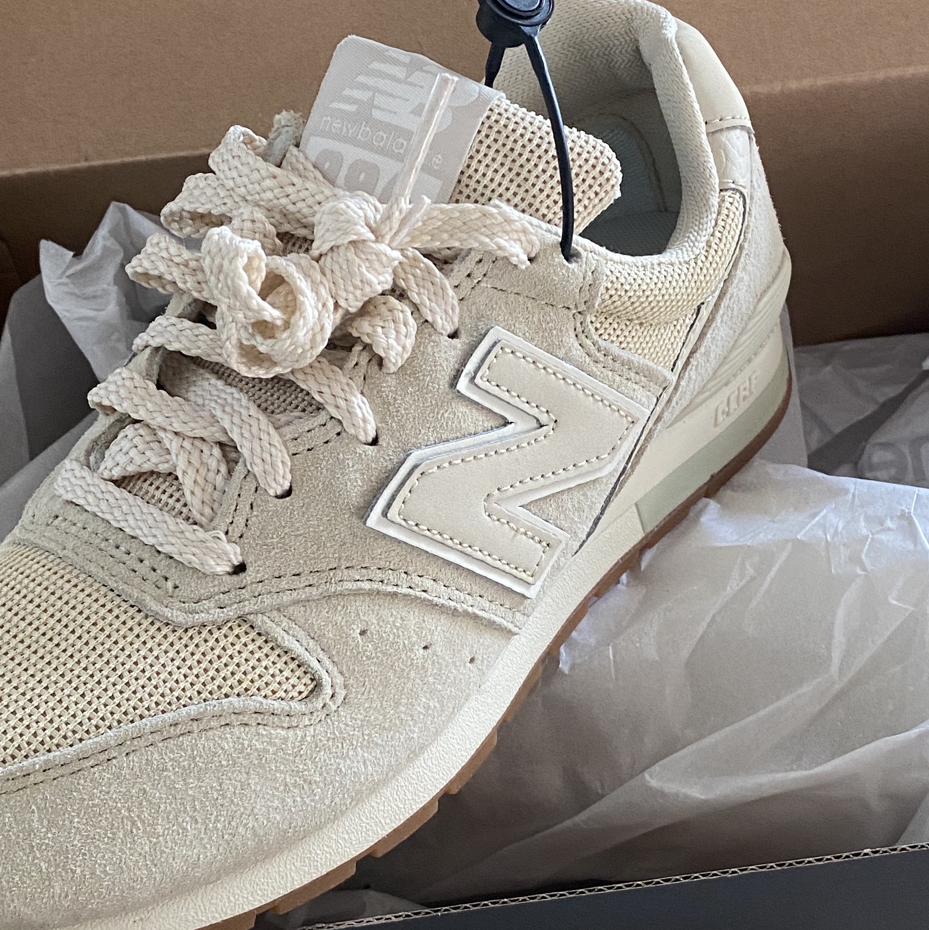 New Balance 996 Beige 착용 스타일