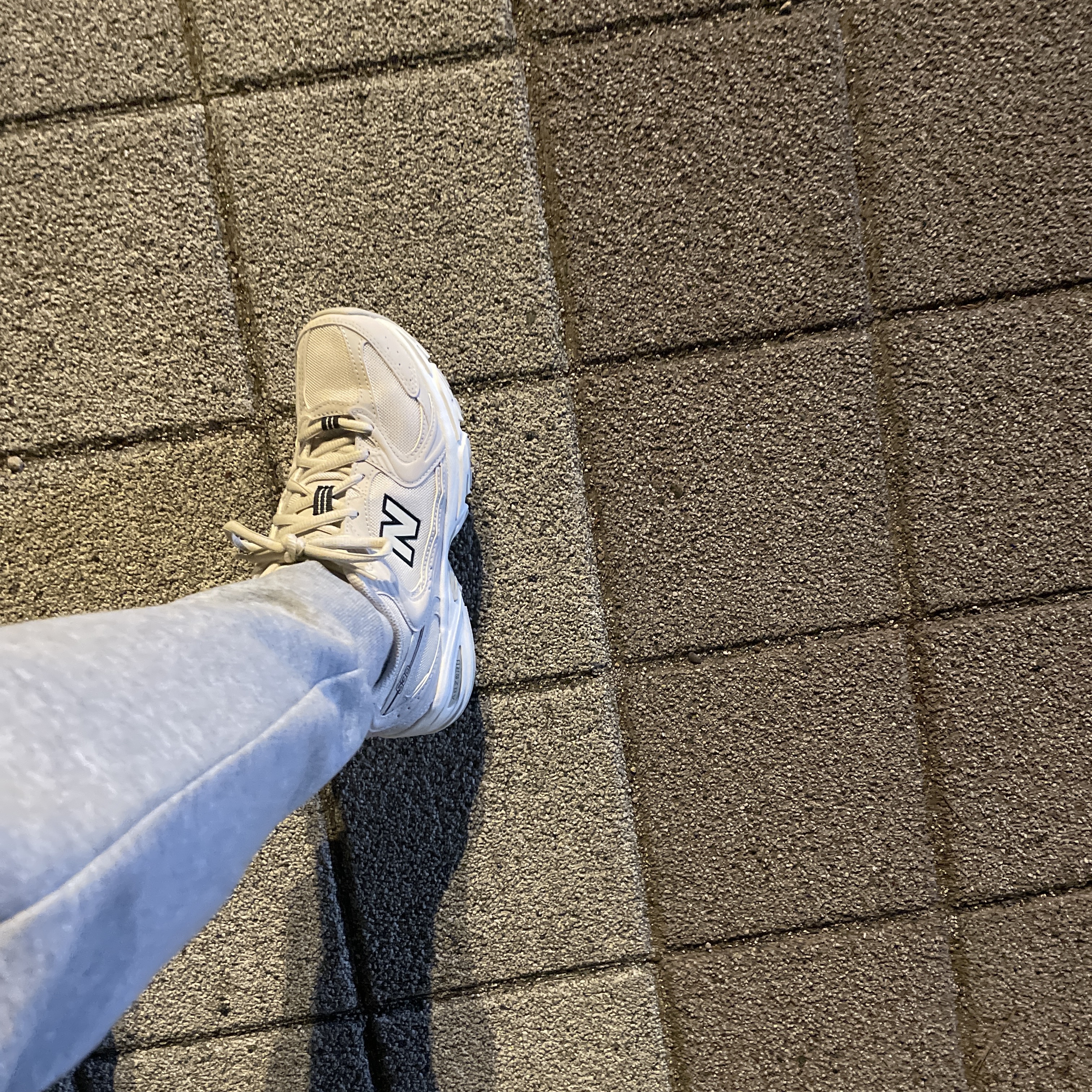 New Balance 530 Ivory 착용 스타일