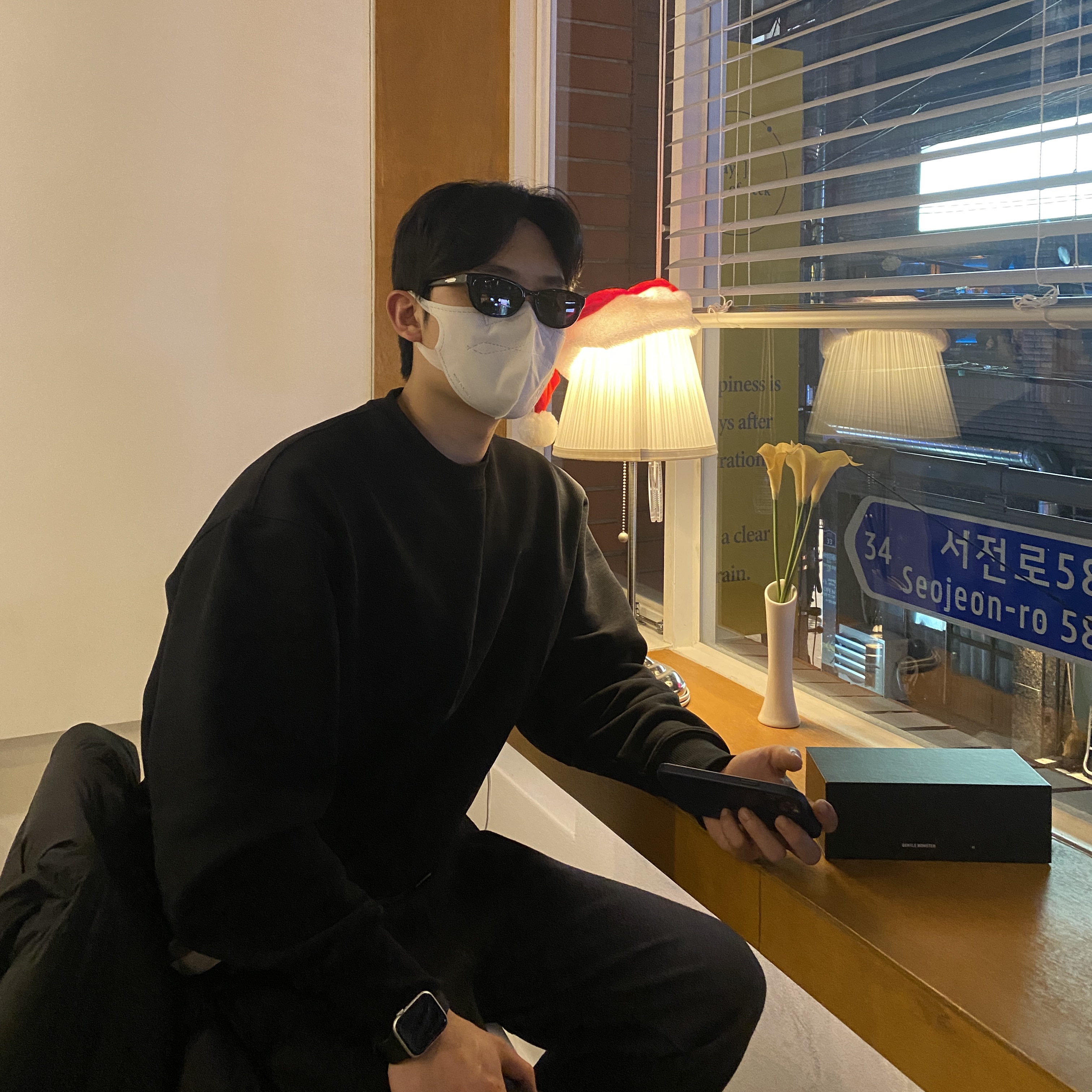 AMI de Coeur Tone-On-Tone Sweatshirt Black - 21FW 착용 스타일