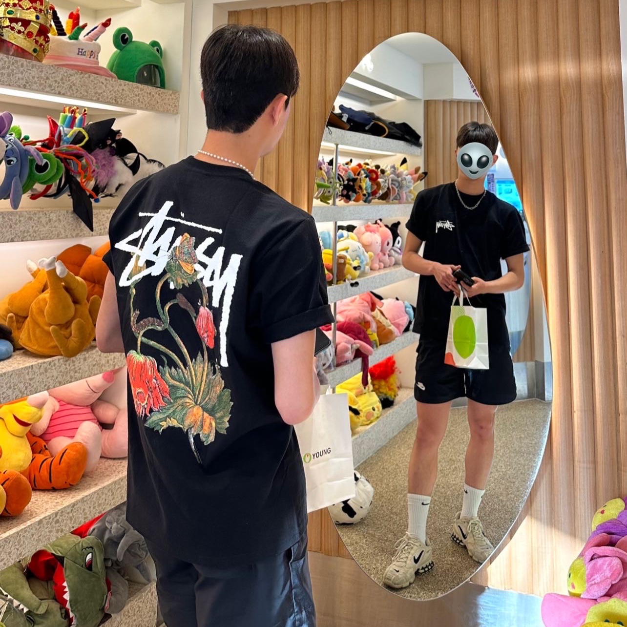 Nike x Stussy Air Zoom Spiridon Cage 2 Fossil, Stussy Withered Flower T-Shirt Black 착용 스타일