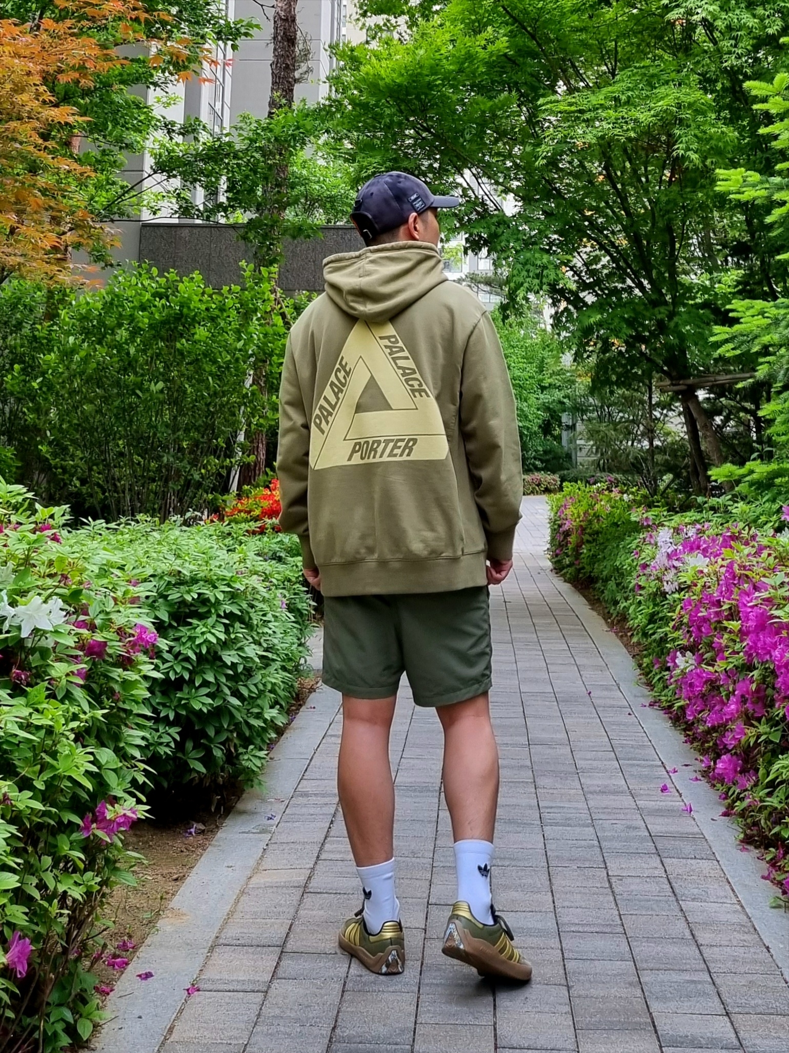 Palace x Porter P Cap Black, Palace x Porter Tri-Ferg Hoodie Olive 착용 스타일