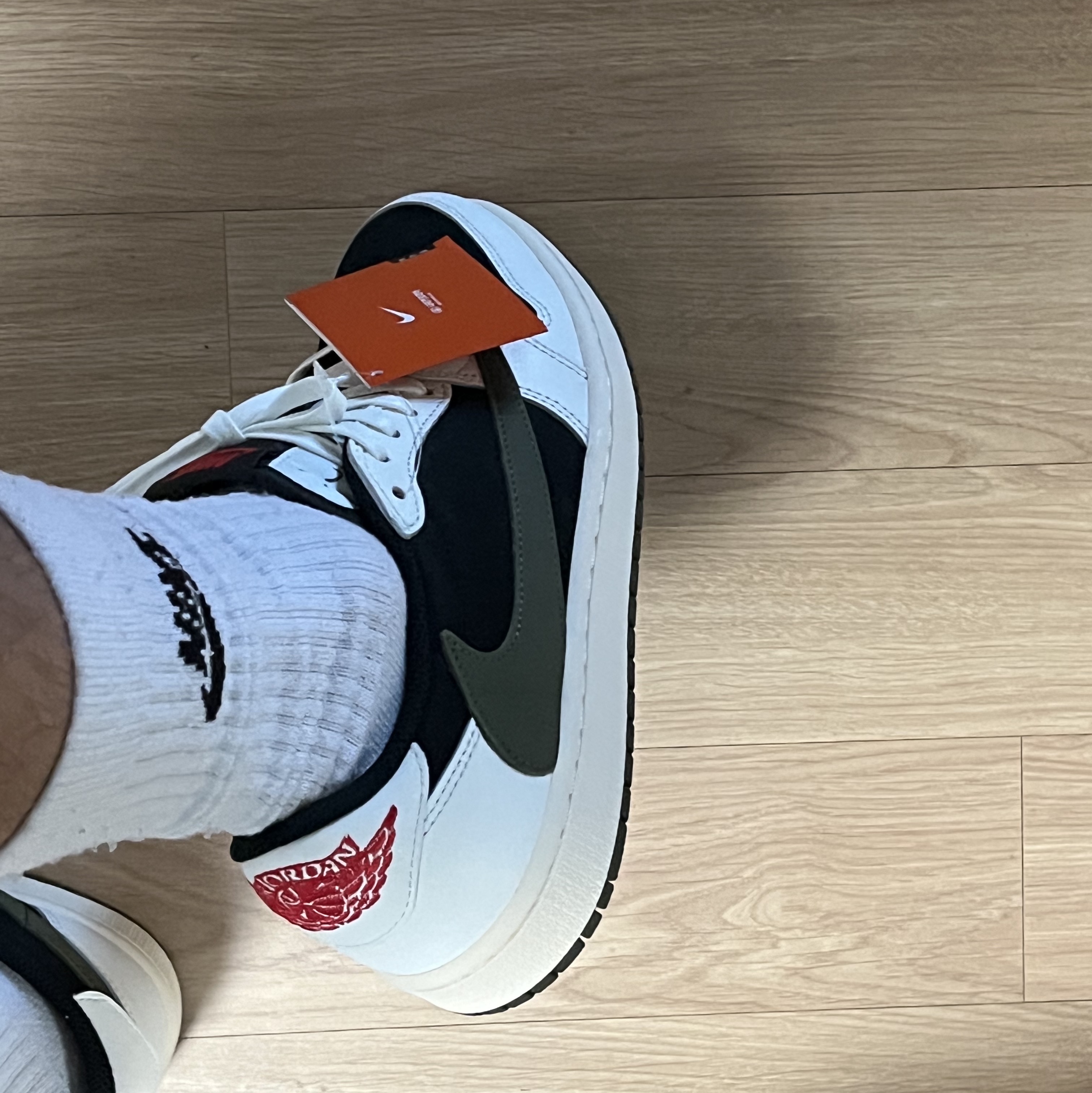 (W) Jordan 1 x Travis Scott Retro Low OG SP Medium Olive, (PS) Jordan 1 x Travis Scott Retro Low OG SP Medium Olive 착용 스타일 - 4