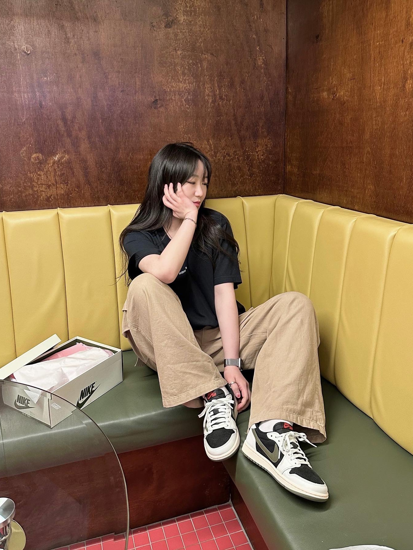 Supreme FTW T-Shirt Black - 18SS, (W) Jordan 1 x Travis Scott Retro Low OG SP Medium Olive 착용 스타일 - 1