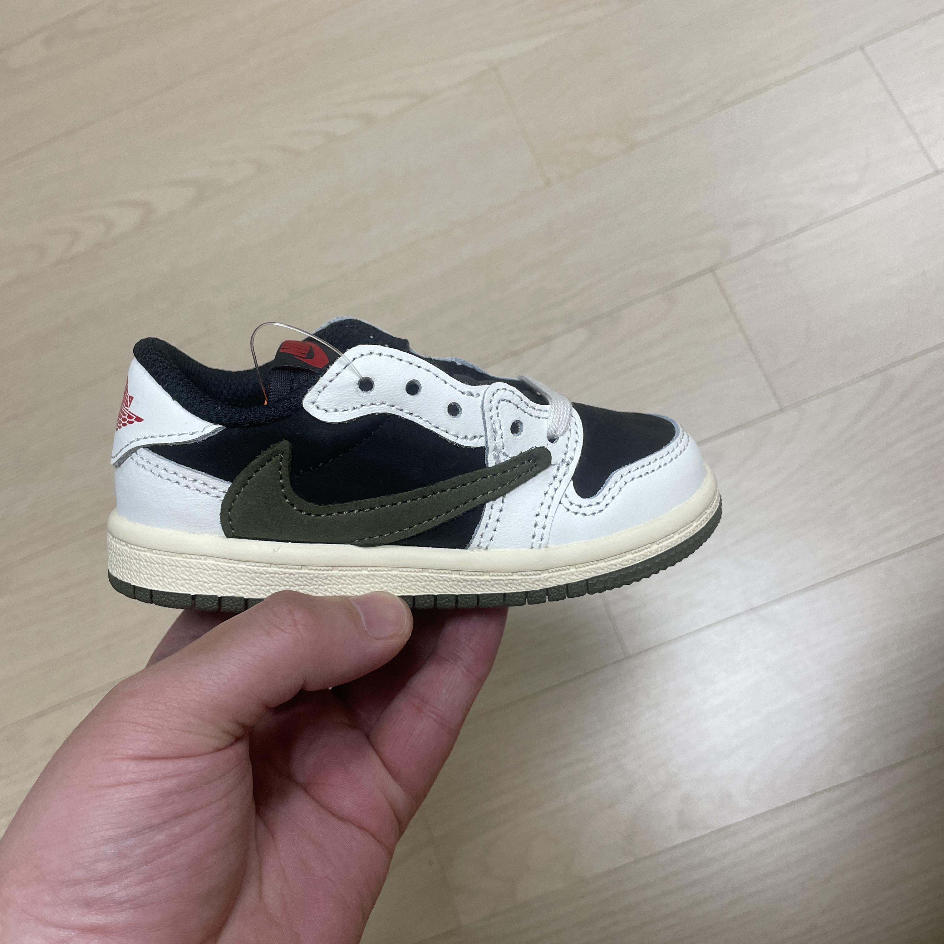 (TD) Jordan 1 x Travis Scott Retro Low OG SP Medium Olive 착용 스타일