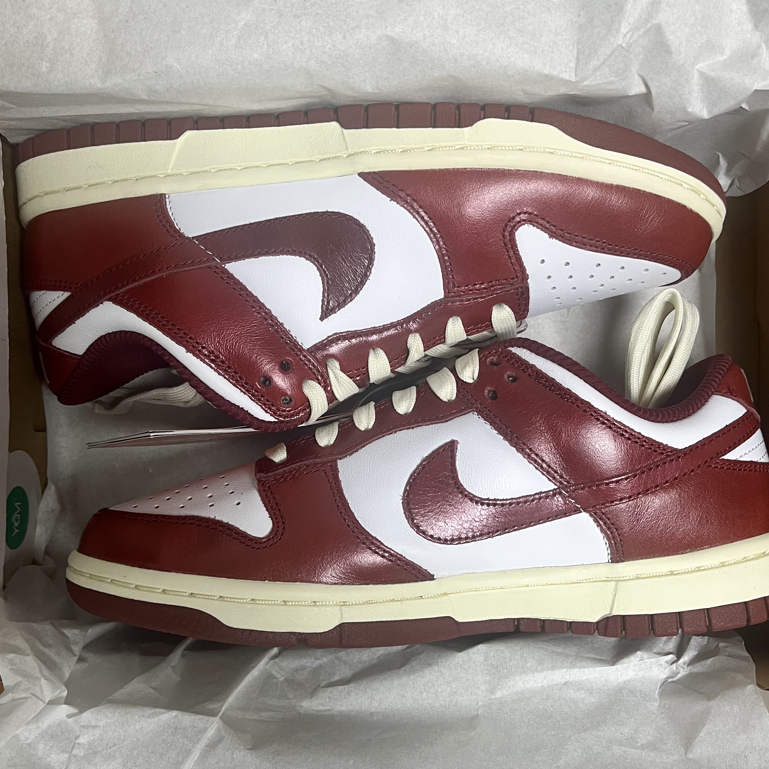 (W) Nike Dunk Low Retro PRM Team Red and White 착용 스타일