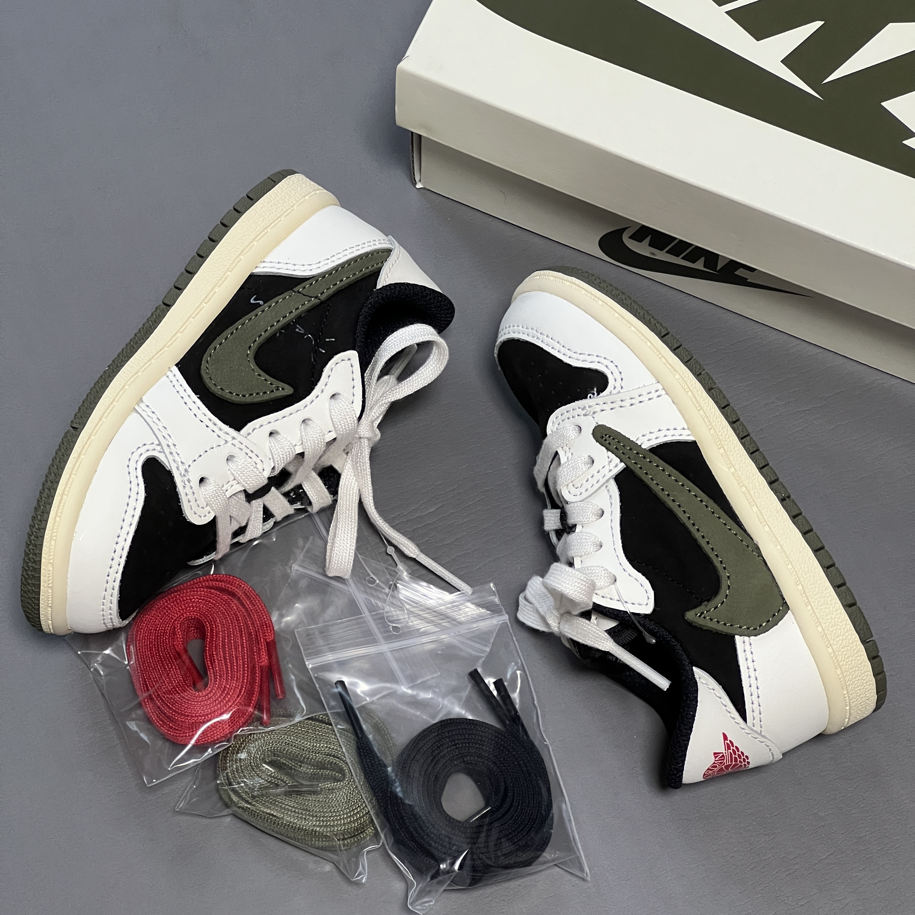 (TD) Jordan 1 x Travis Scott Retro Low OG SP Medium Olive 착용 스타일 - 2
