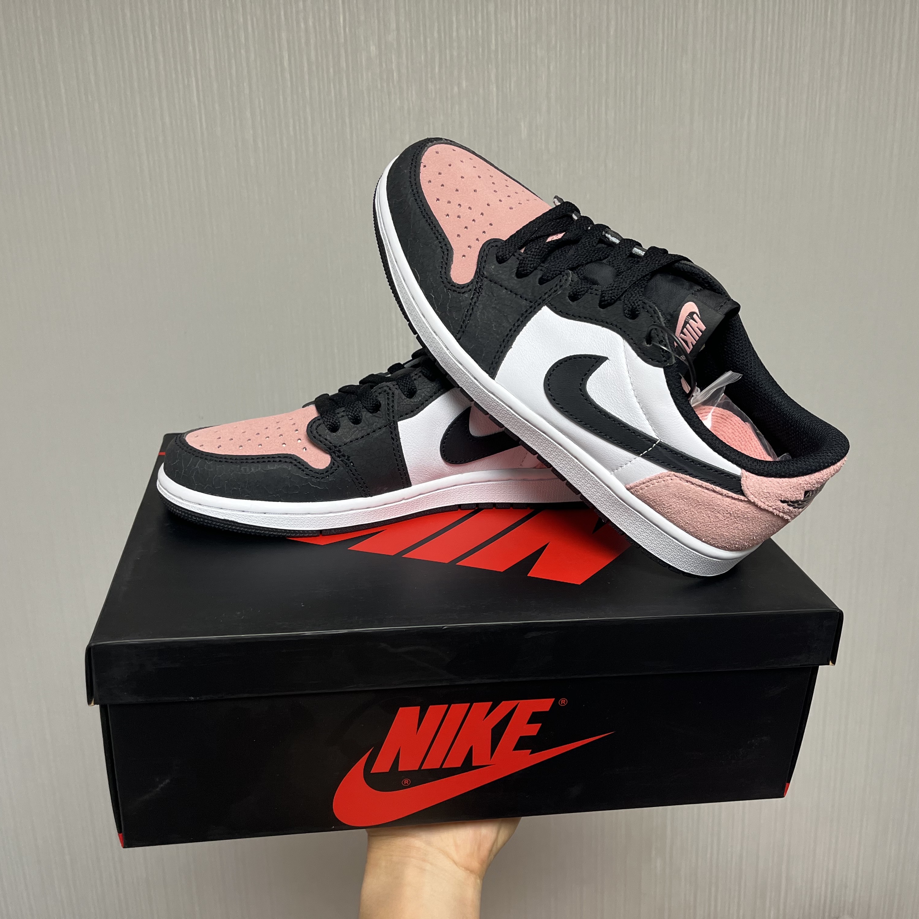 Jordan 1 Retro Low OG Bleached Coral 착용 스타일