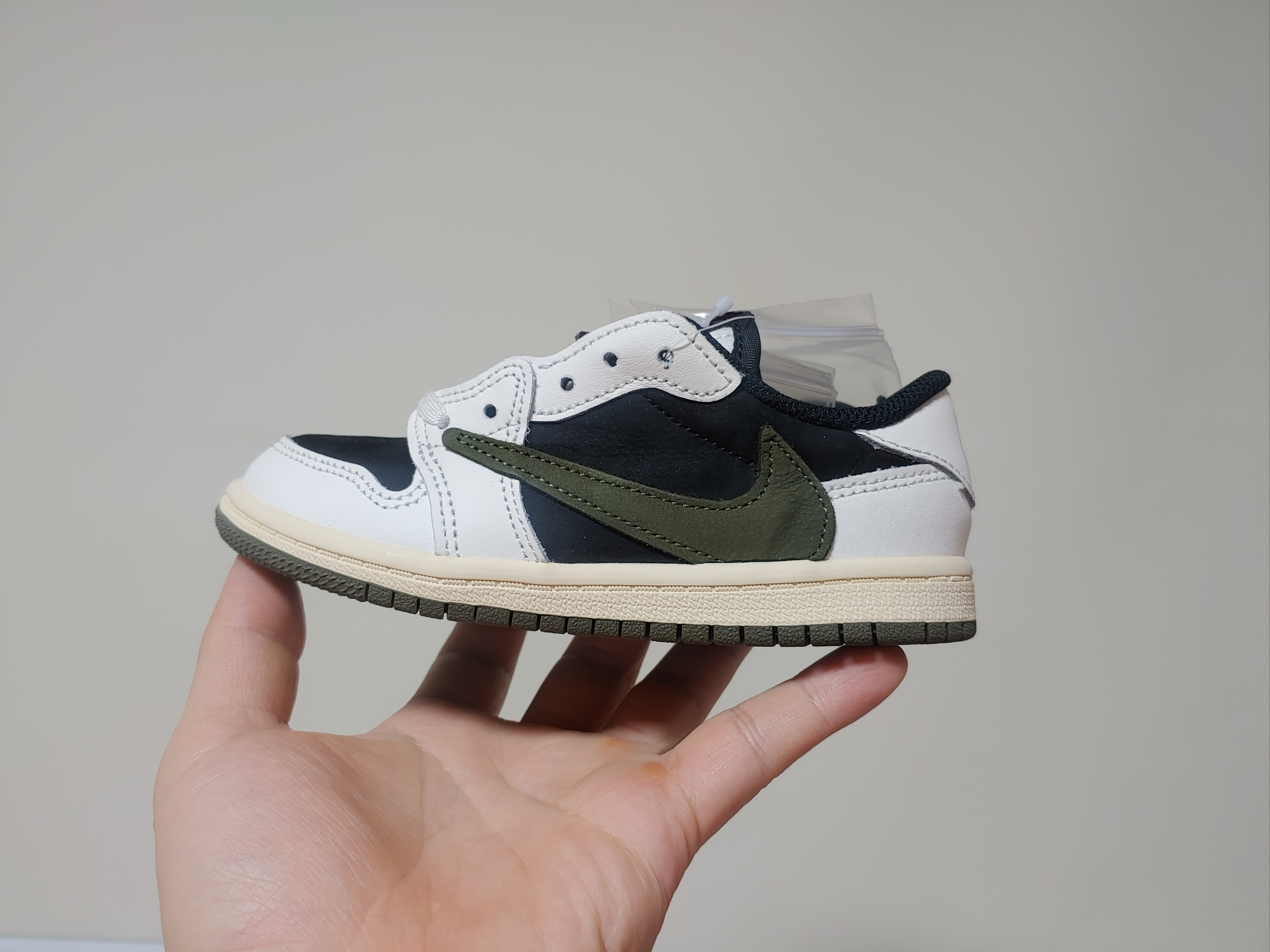 (TD) Jordan 1 x Travis Scott Retro Low OG SP Medium Olive 착용 스타일 - 3