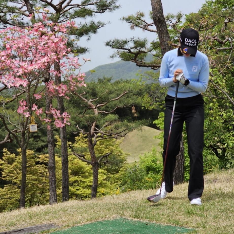Jordan 1 Low Golf Triple White 착용 스타일 - 1
