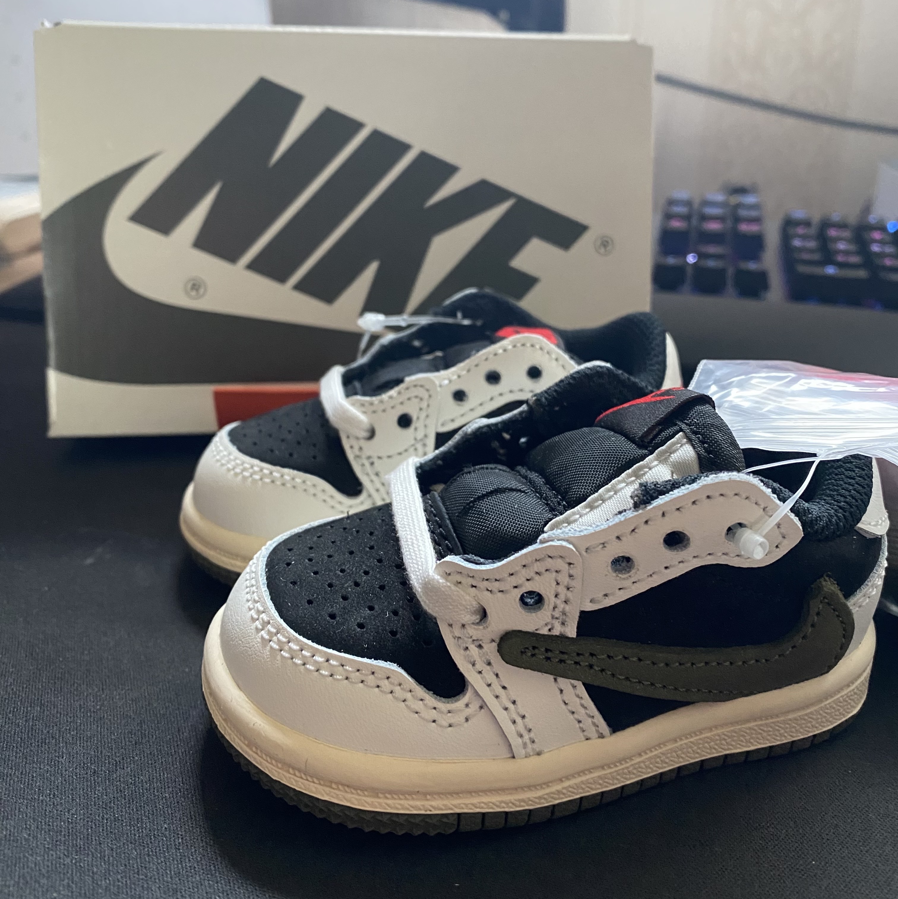 (TD) Jordan 1 x Travis Scott Retro Low OG SP Medium Olive 착용 스타일