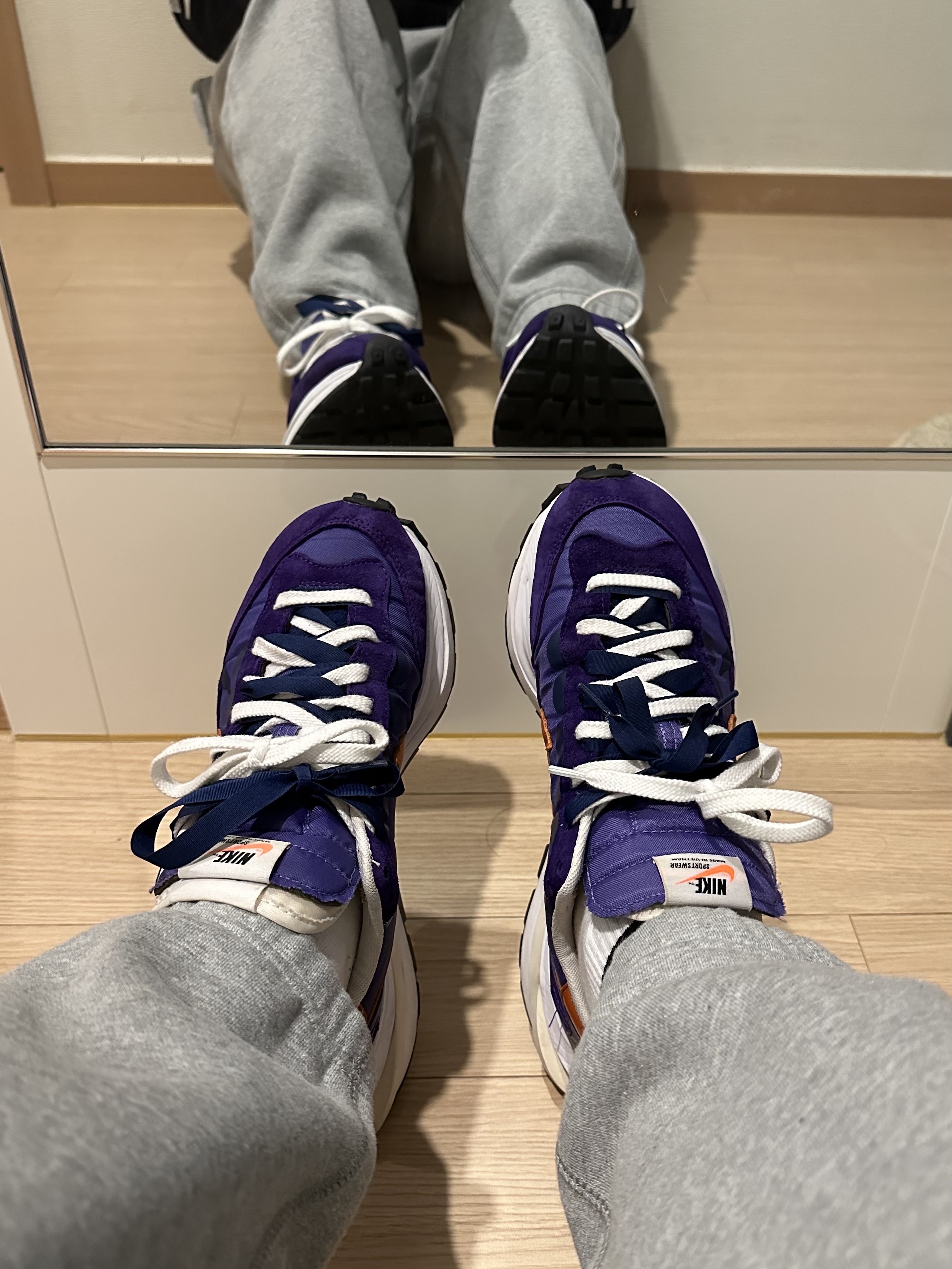 Nike NRG Solo Swoosh Fleece Pants Dark Grey Heather - Asia, Nike x Sacai VaporWaffle Dark Iris 착용 스타일