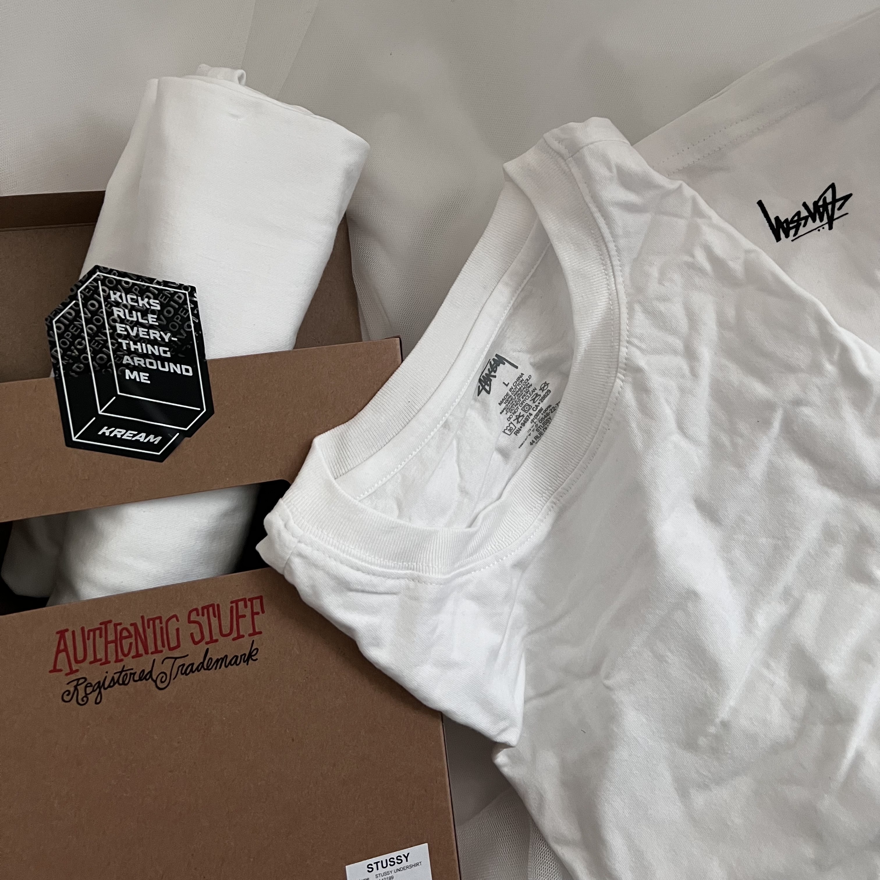 Stussy Undershirt White (3 Pack) 착용 스타일