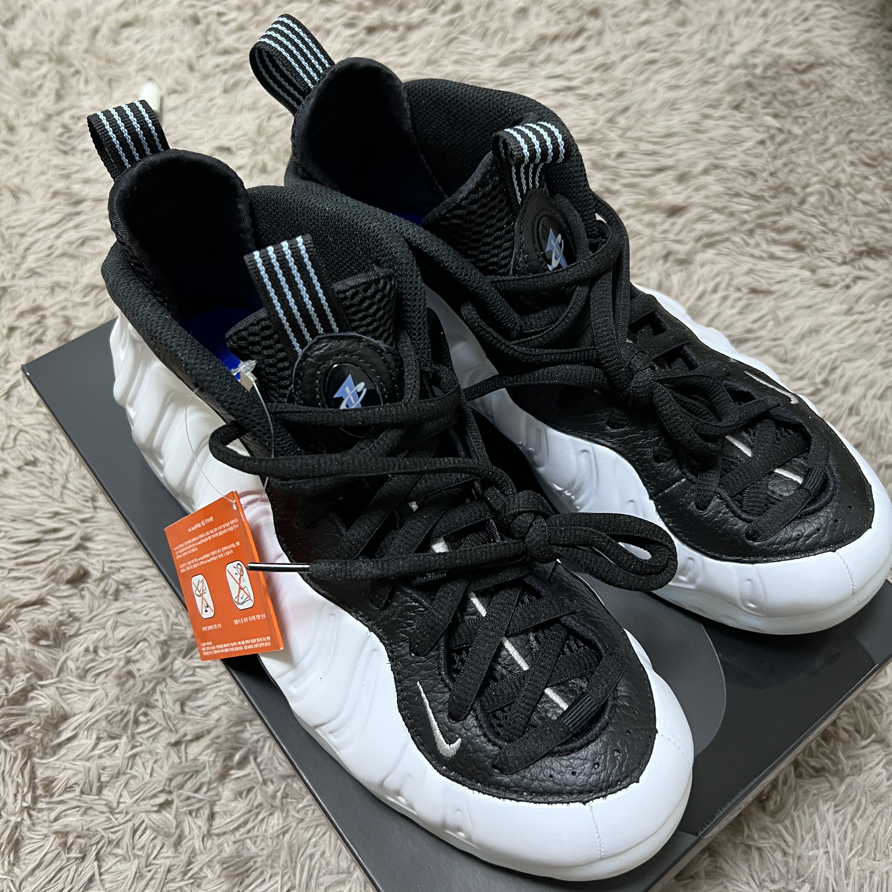 Nike Air Foamposite One White and Black 착용 스타일 - 1