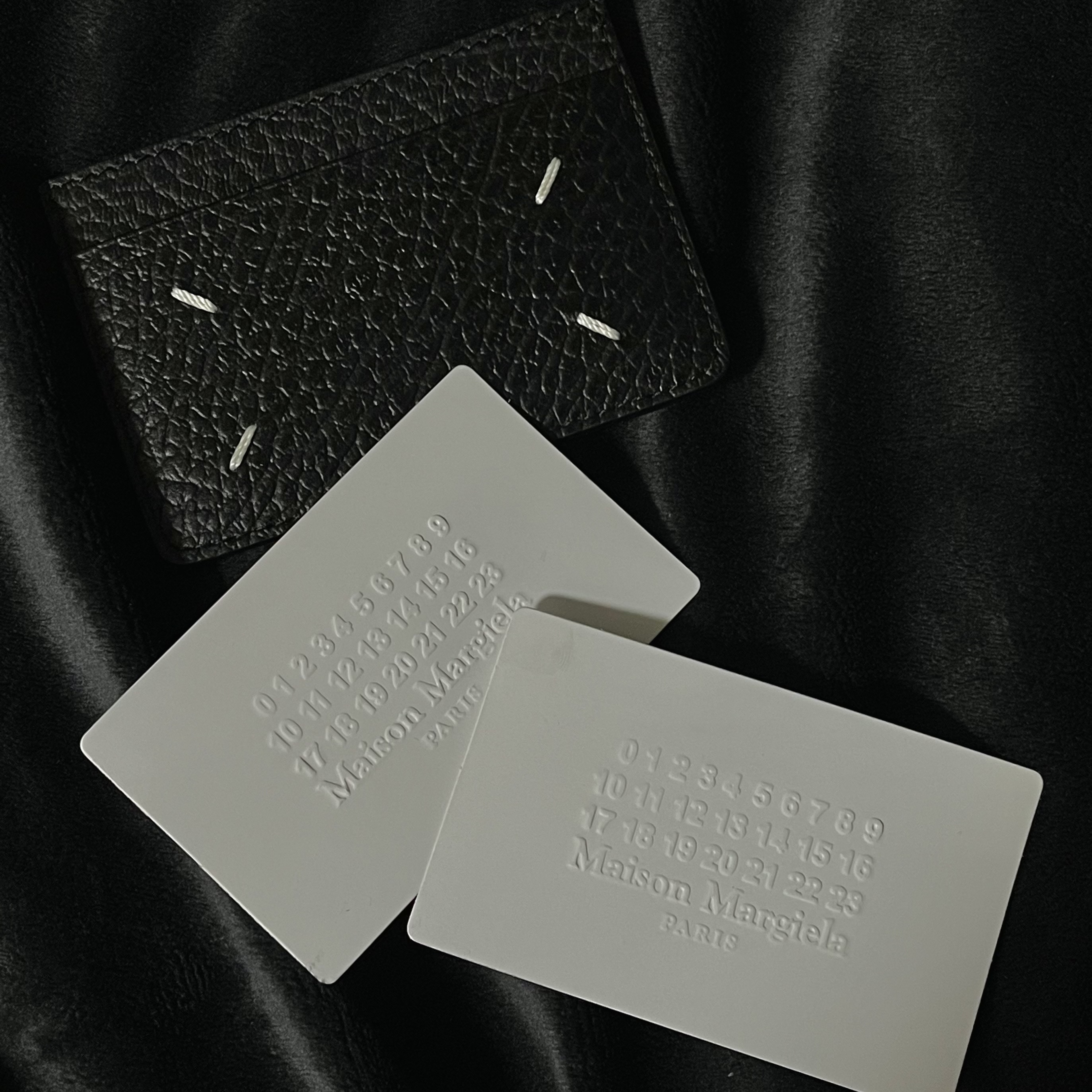 Maison Margiela Four Stitch Card Holder Black 착용 스타일
