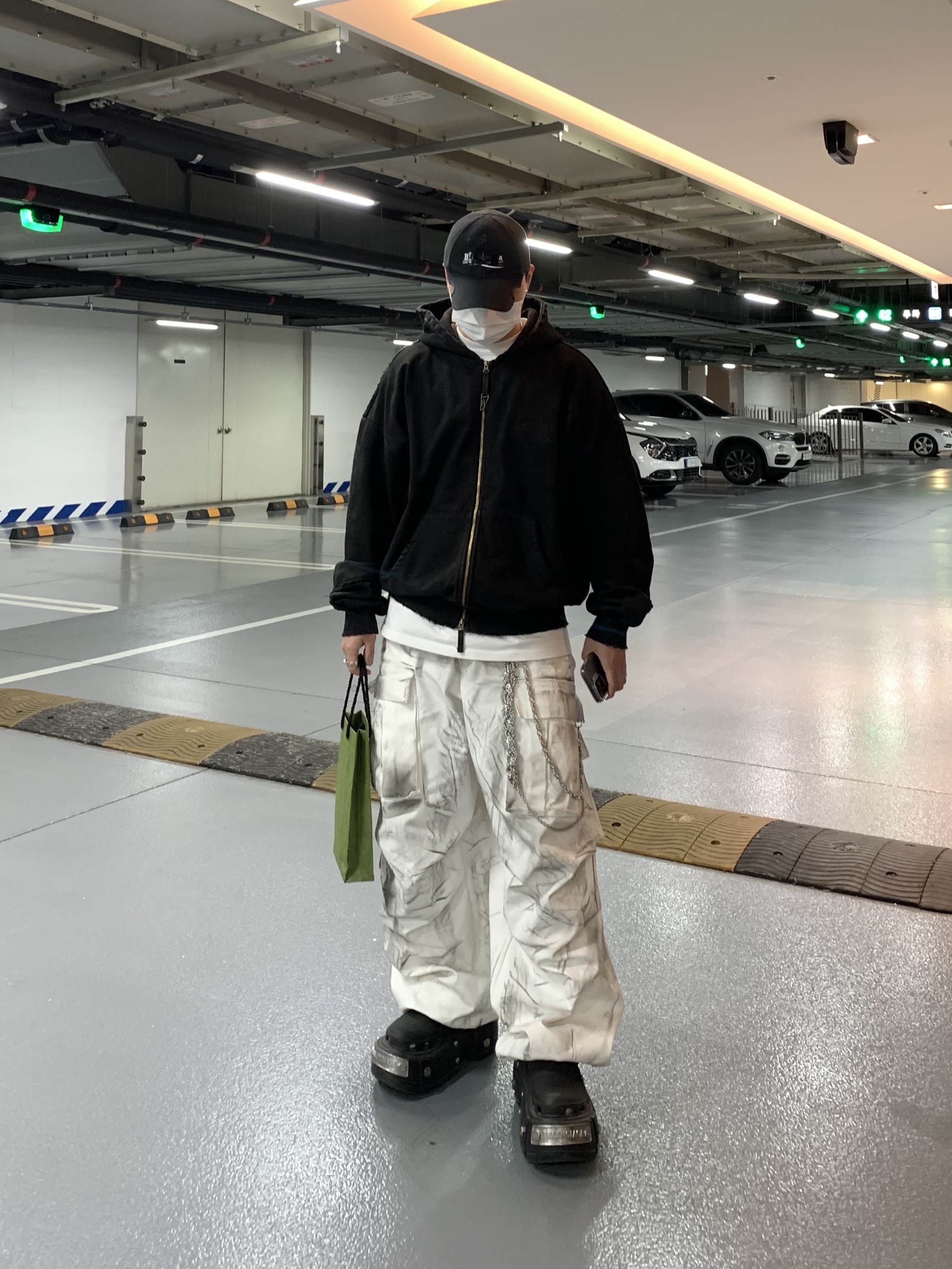 Undermycar Soundwave Dirty Coated Hood Zip-Up Black Oil - 23SS, Balenciaga Gaffer Cap Black 착용 스타일