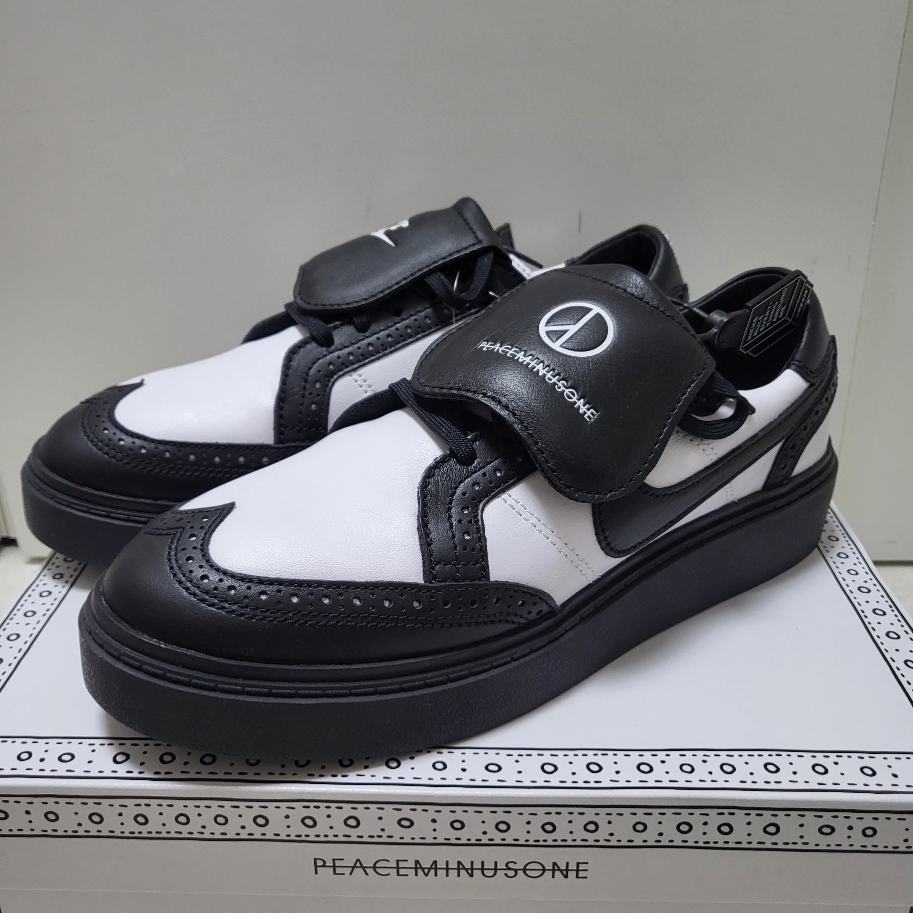 Nike x Peaceminusone Kwondo1 Black and White 착용 스타일 - 1