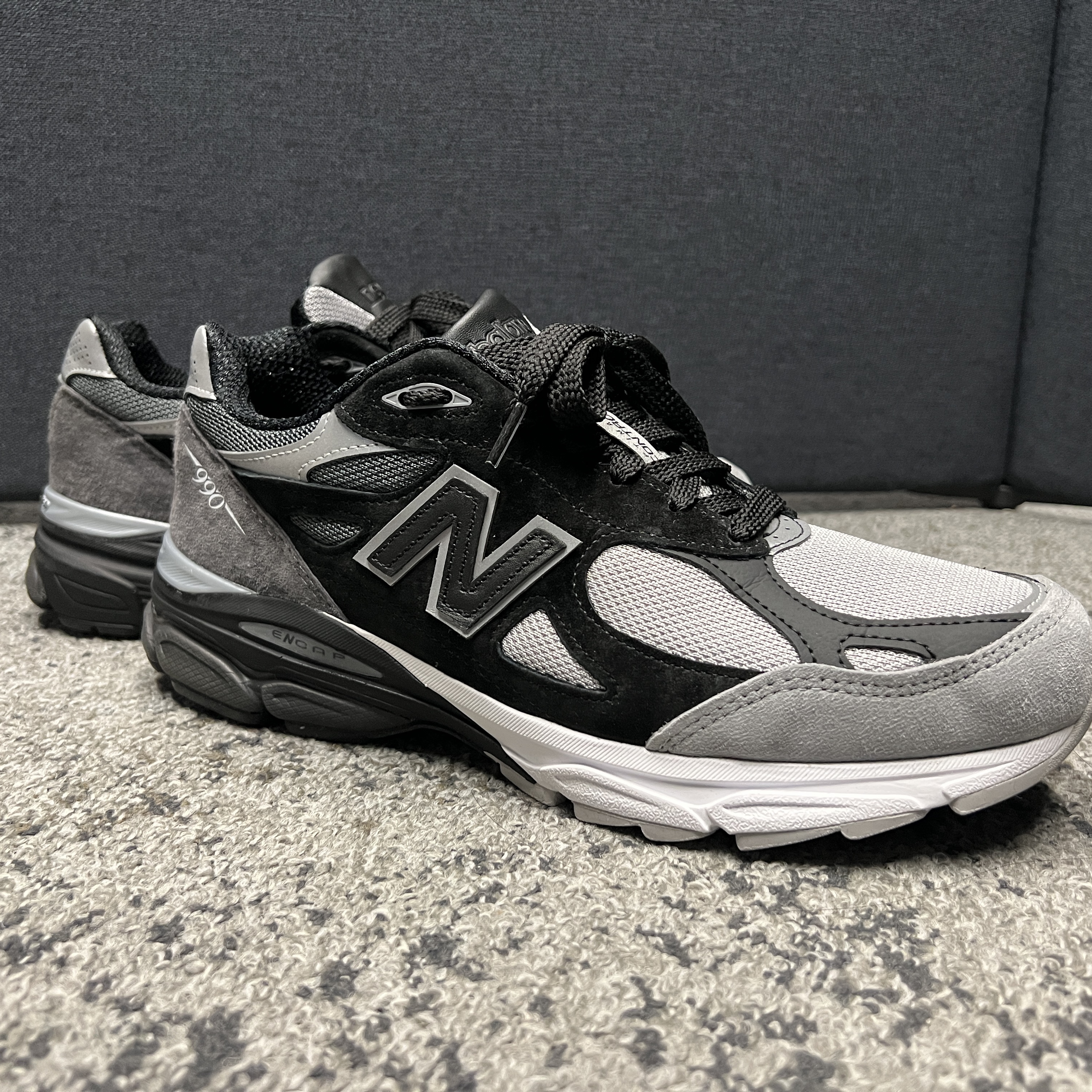 New Balance x DTLR 990v3 Grey Scale 착용 스타일