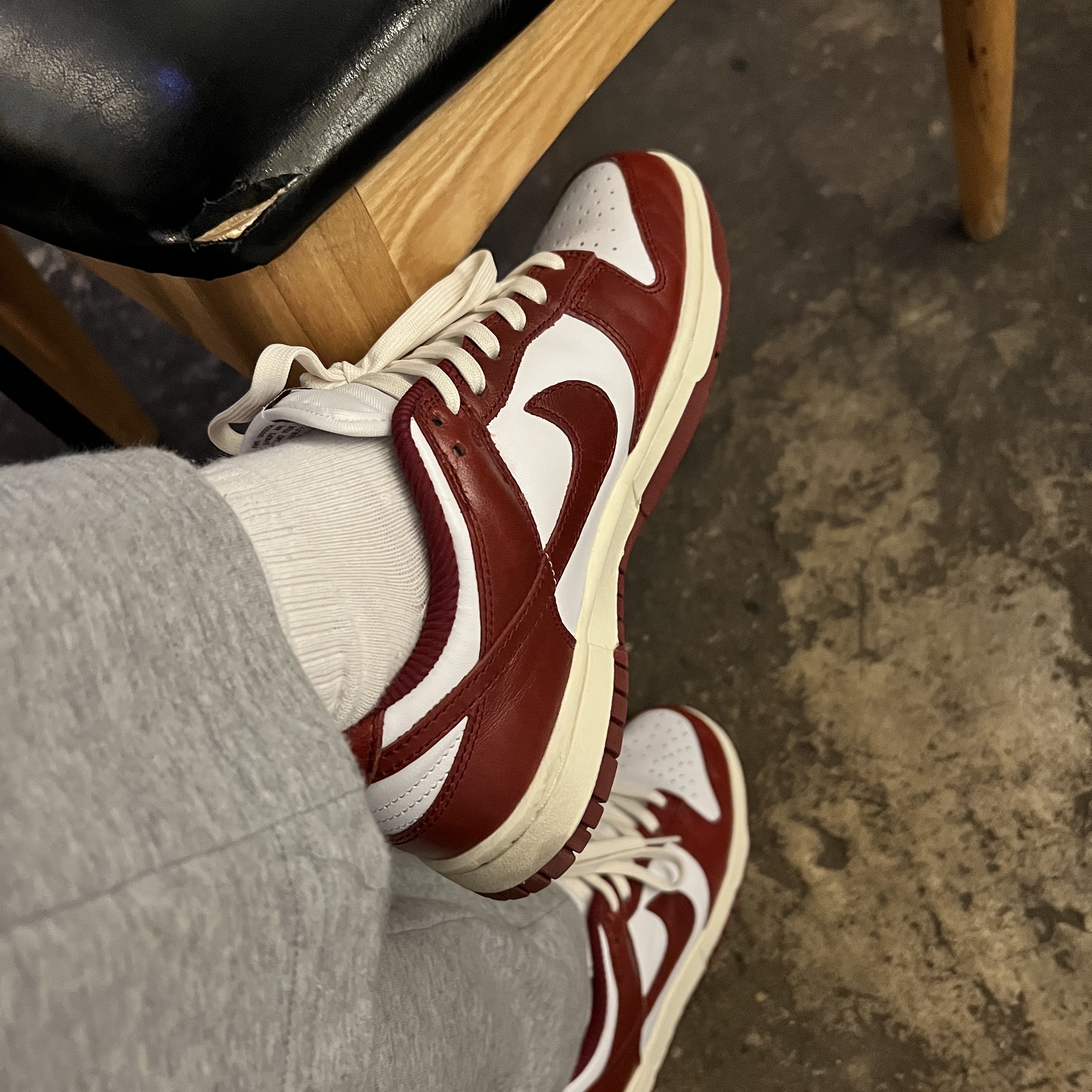 (W) Nike Dunk Low Retro PRM Team Red and White 착용 스타일 - 1