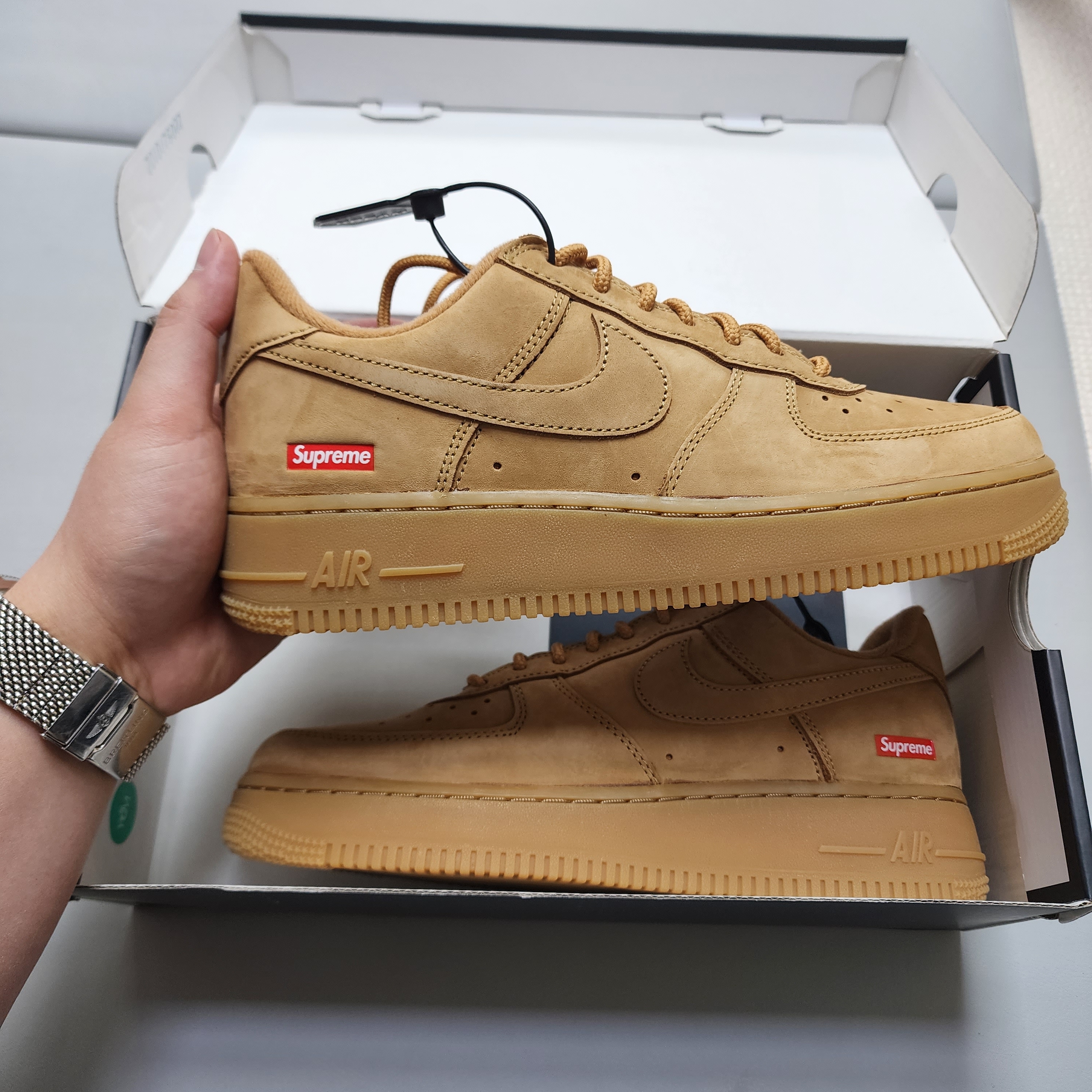 Nike x Supreme Air Force 1 Low Flax 착용 스타일