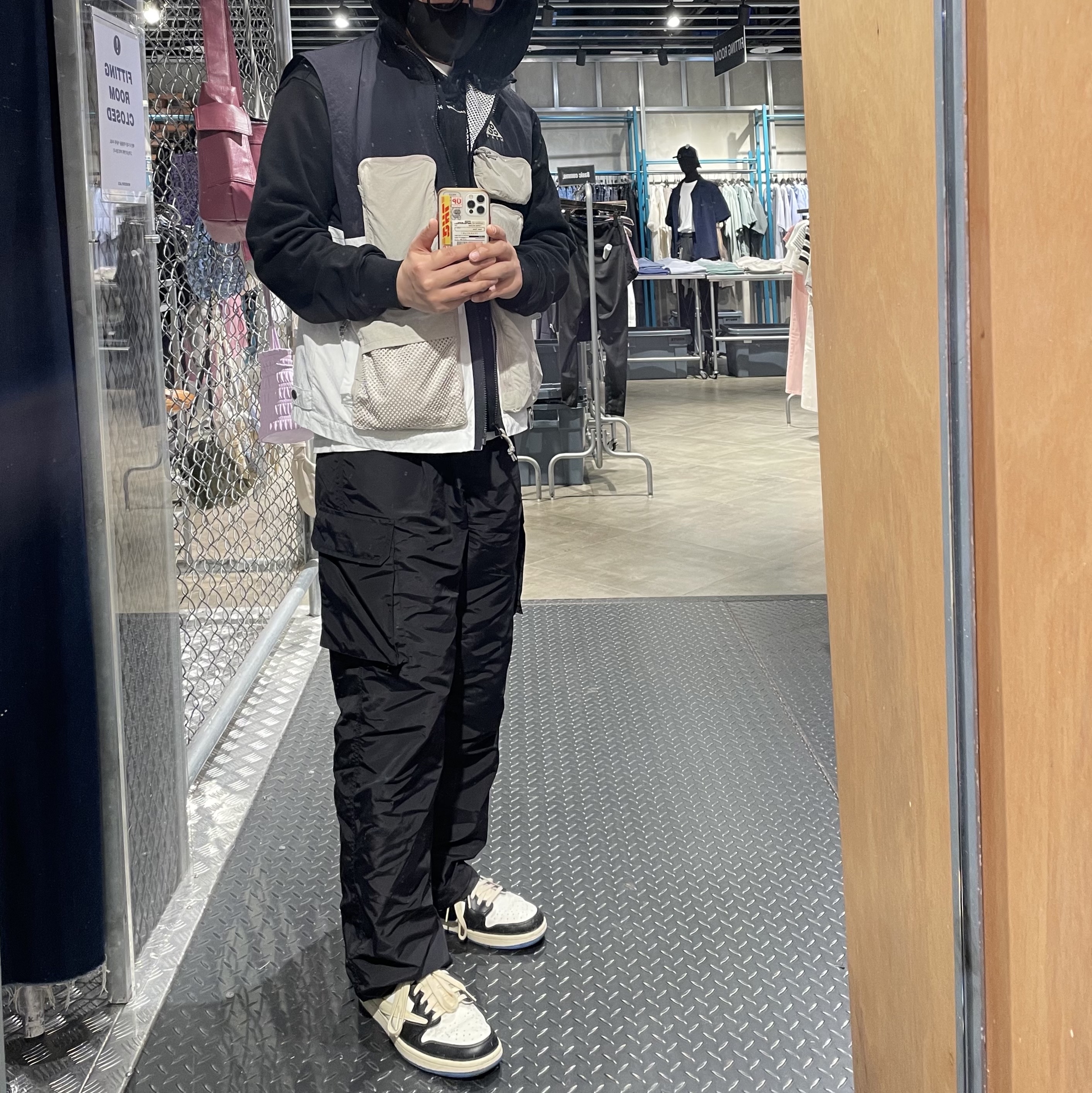 Nike ACG Utility Vest Black Summit White - US/EU, Jordan 1 x Travis Scott x Fragment Retro Low OG SP Military Blue 착용 스타일