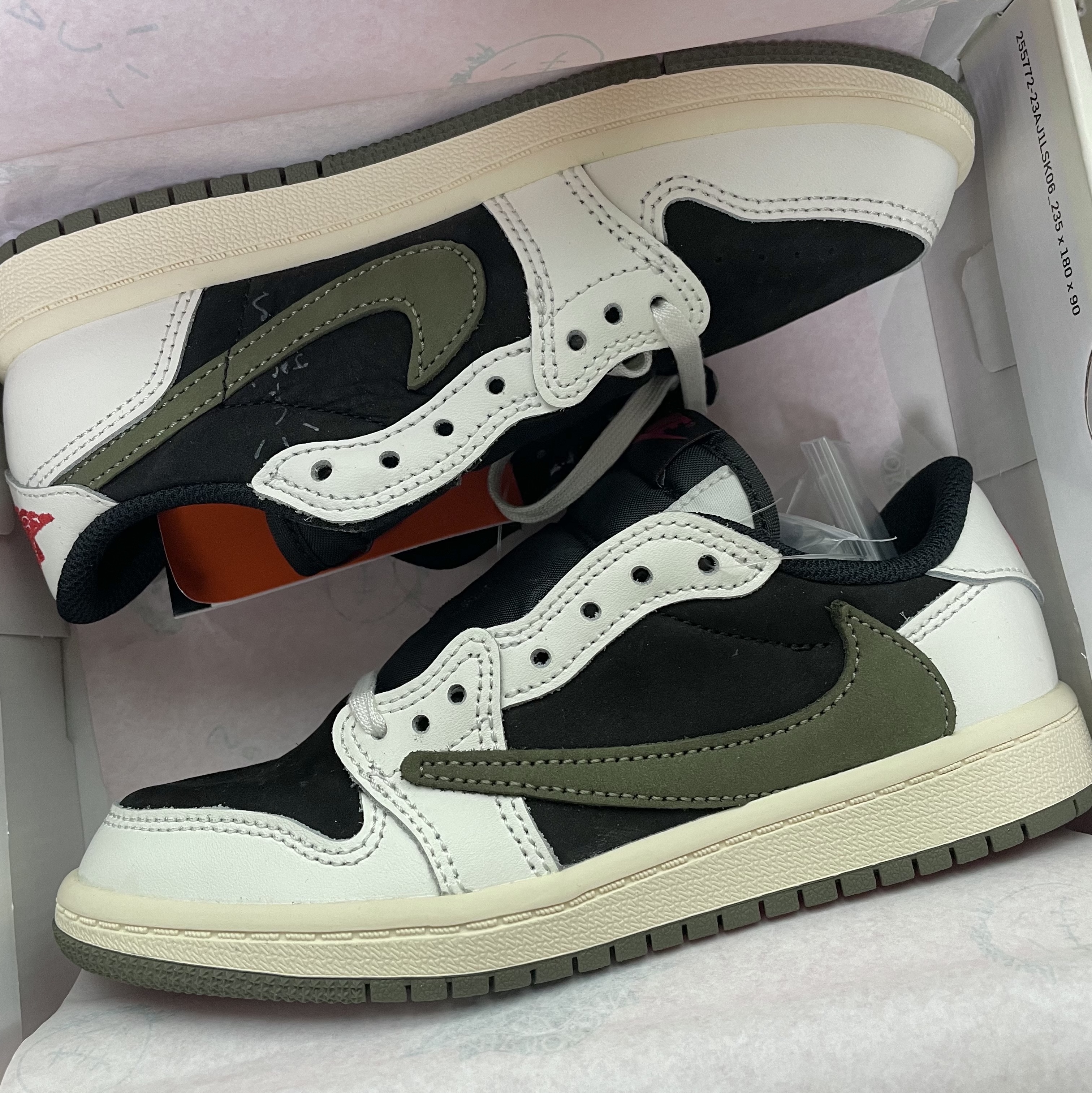 (PS) Jordan 1 x Travis Scott Retro Low OG SP Medium Olive 착용 스타일