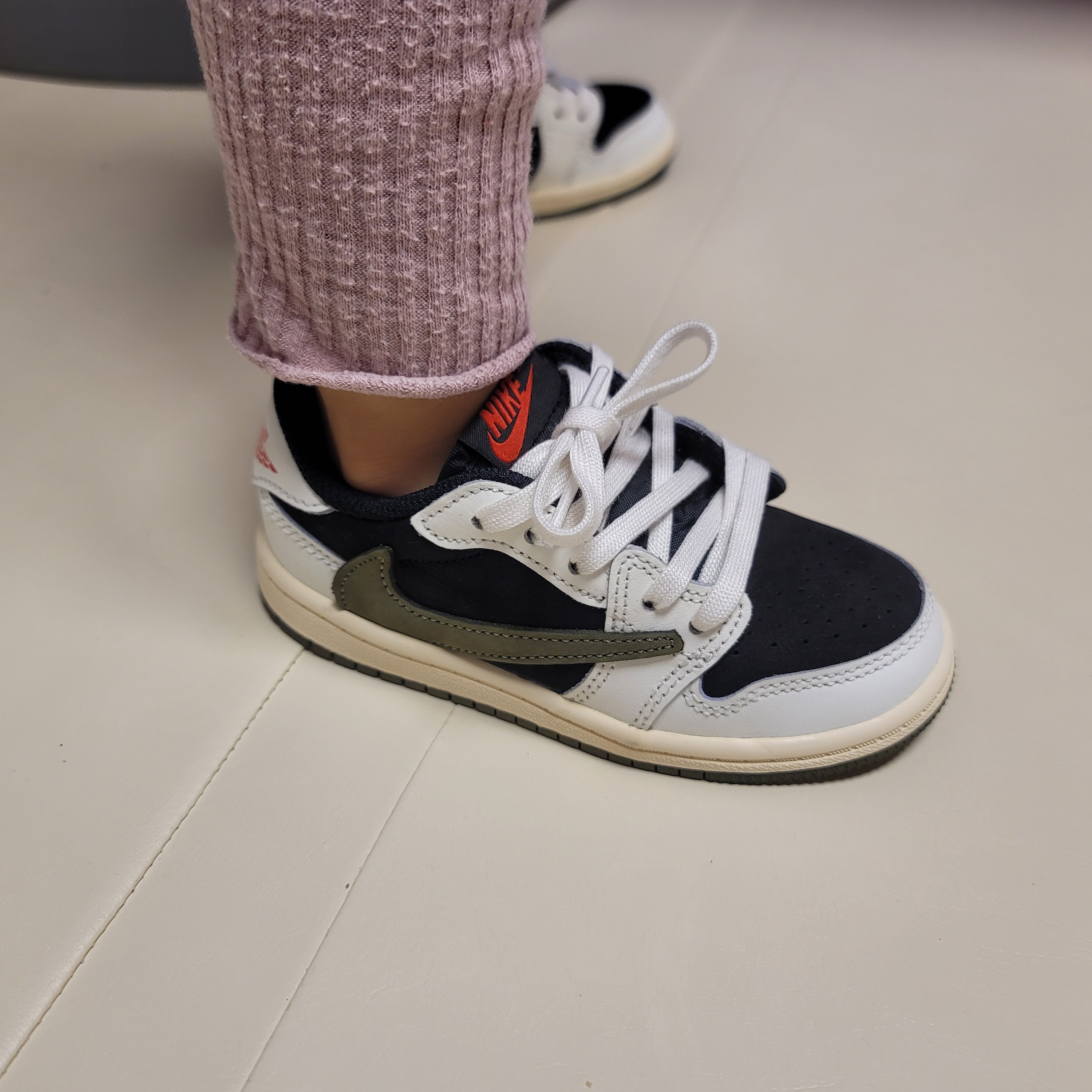 (TD) Jordan 1 x Travis Scott Retro Low OG SP Medium Olive 착용 스타일