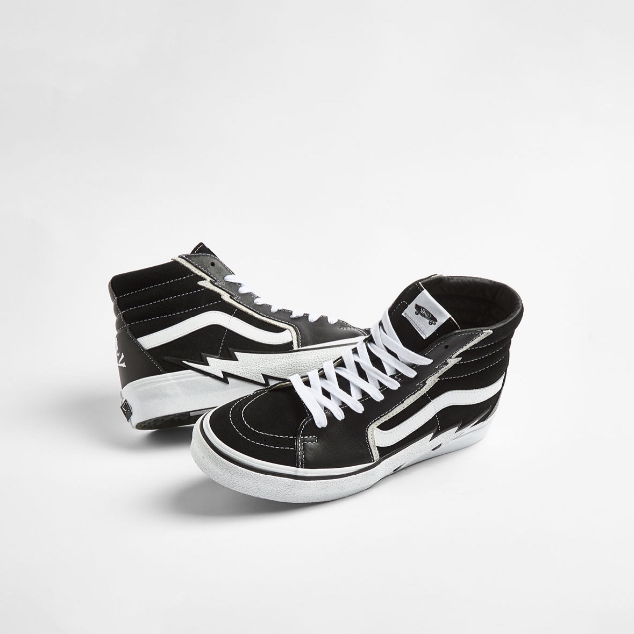 Vans Vault x Mastermind World Sk8-Hi Bolt Black 착용 스타일 - 4