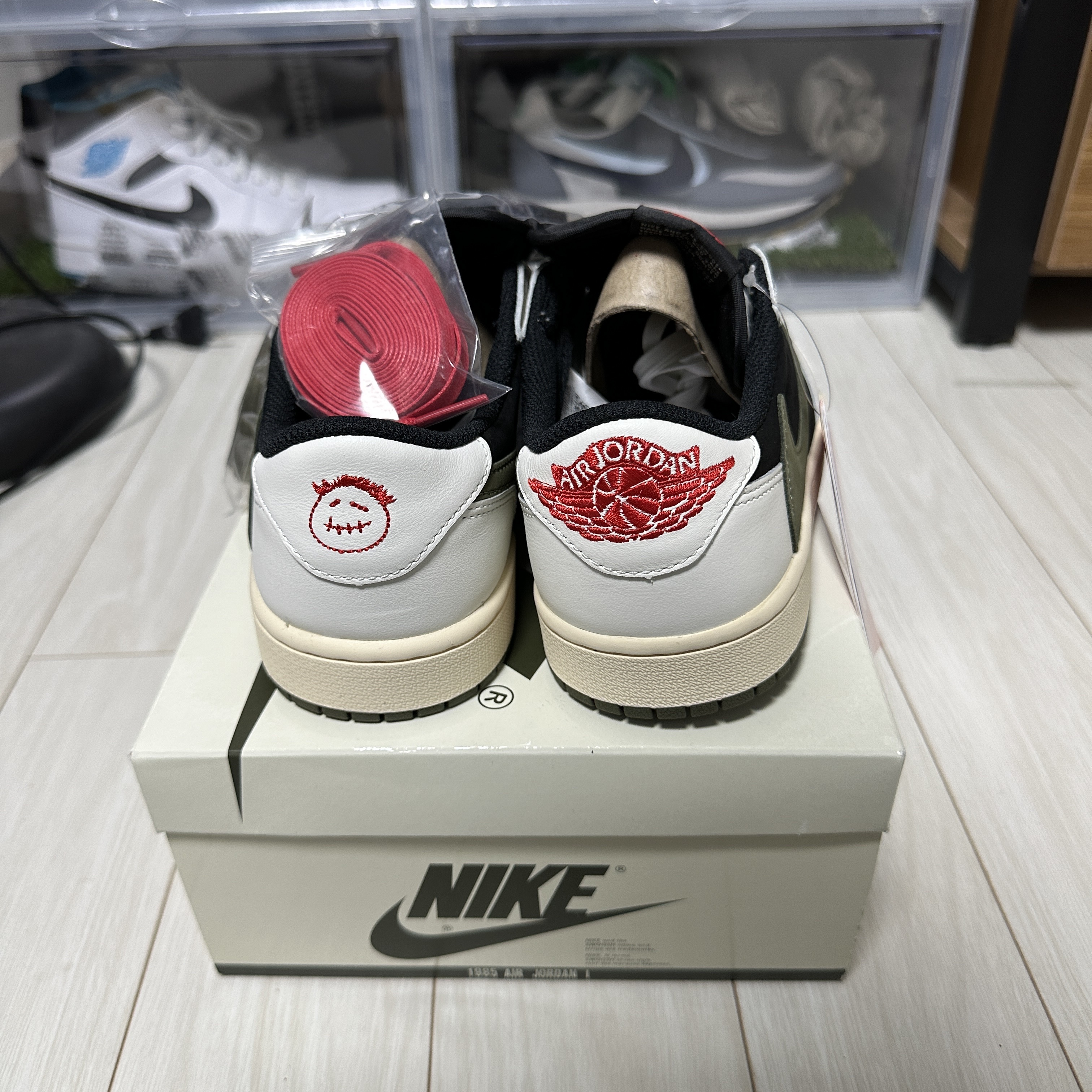 (W) Jordan 1 x Travis Scott Retro Low OG SP Medium Olive 착용 스타일 - 5