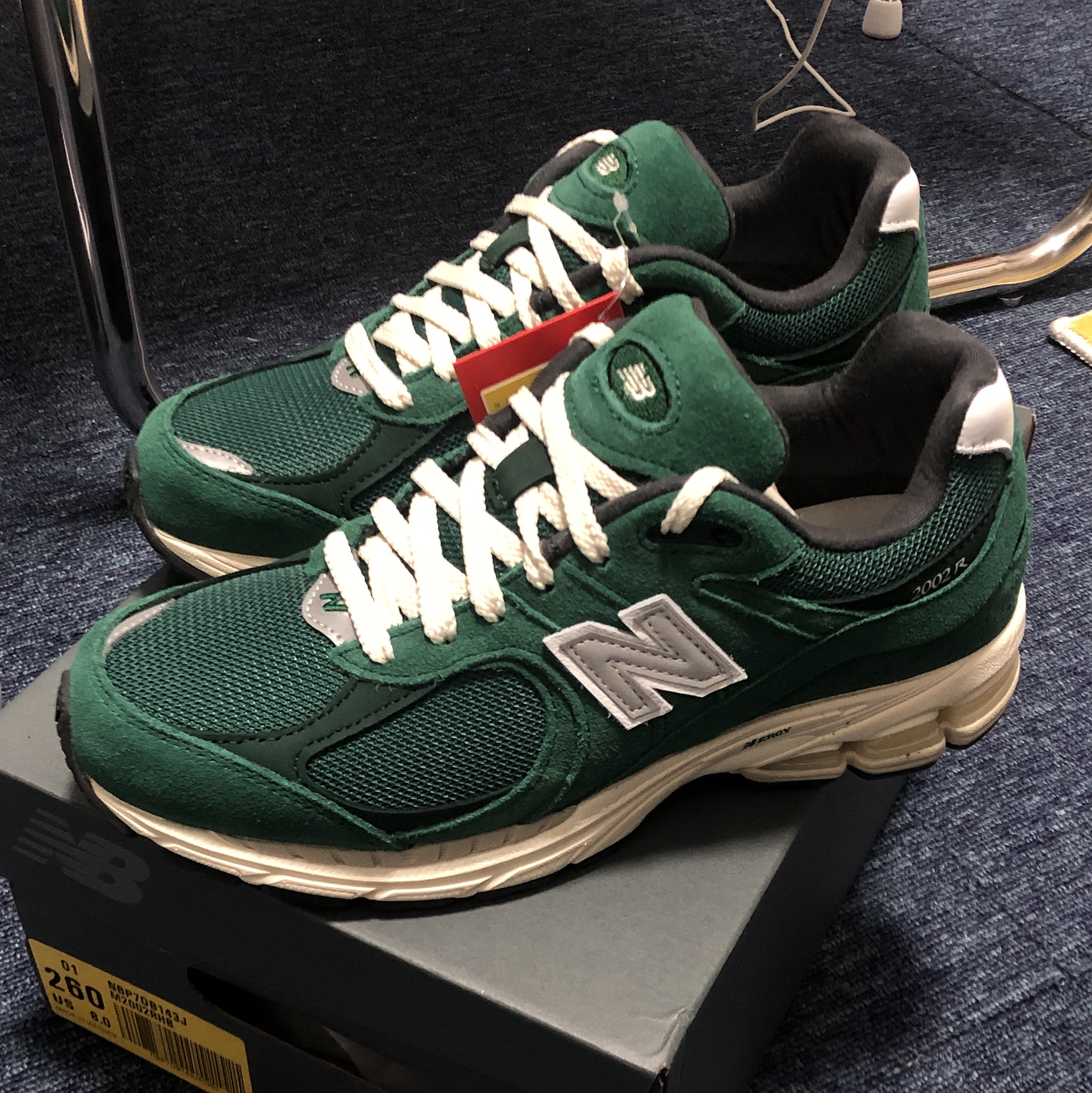 New Balance 2002R Nightwatch Green 착용 스타일