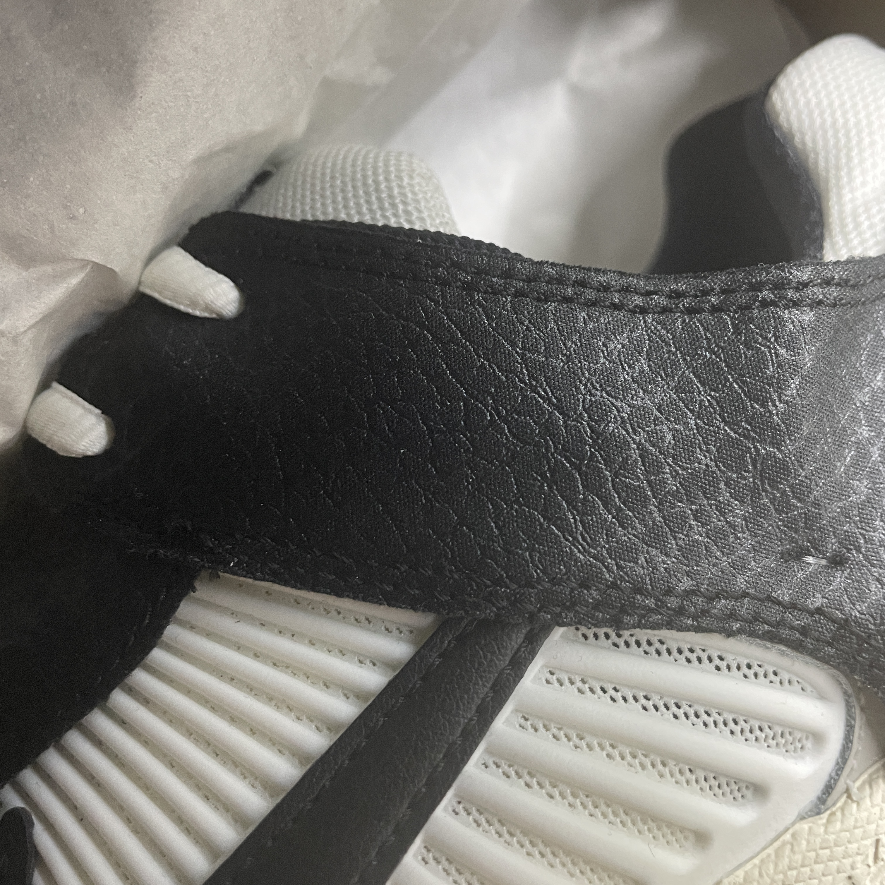 (W) Nike Zoom Vomero 5 Wolf Grey and Black 착용 스타일