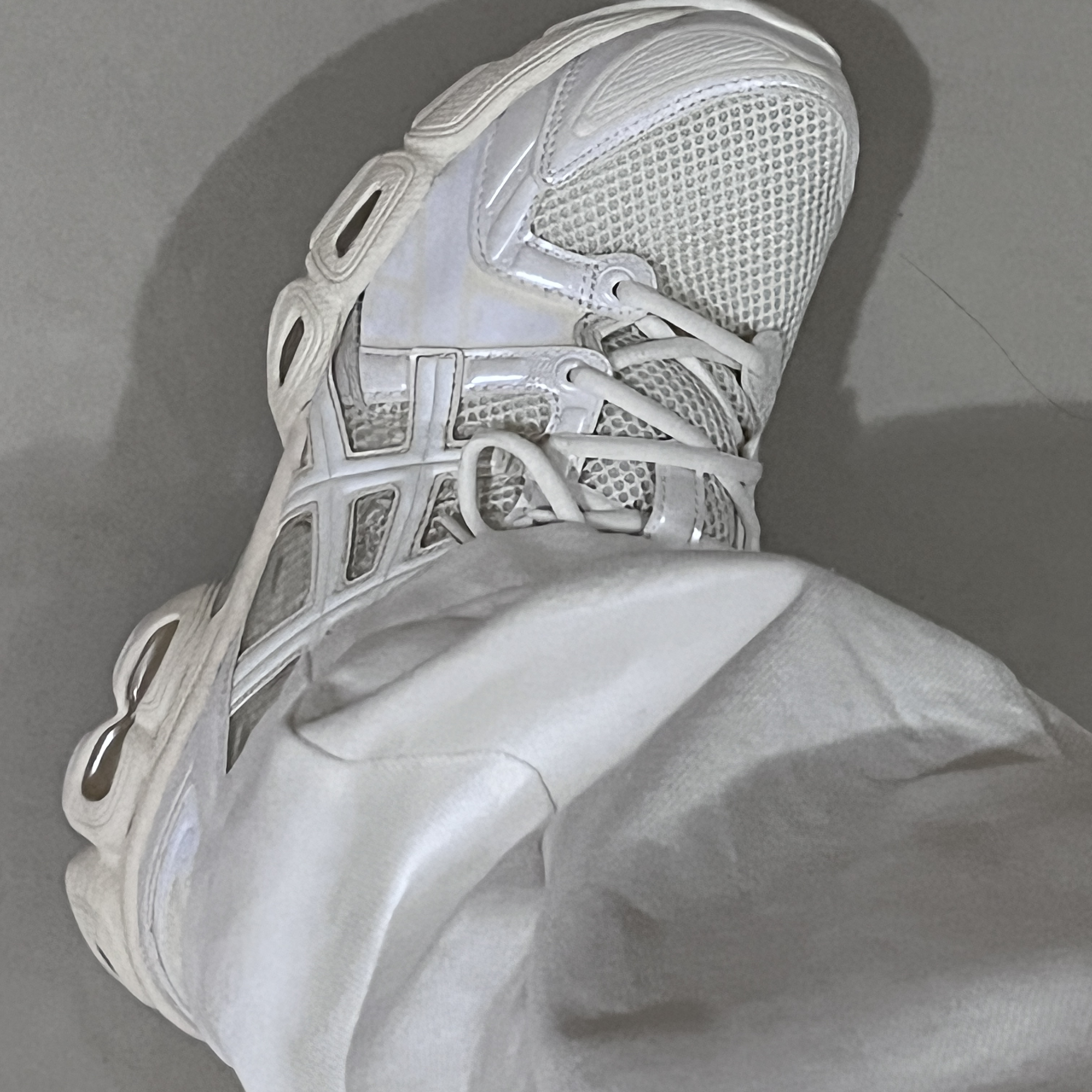 Asics x Jessica Gonsalves Gel-Nimbus 9 Cream White 착용 스타일
