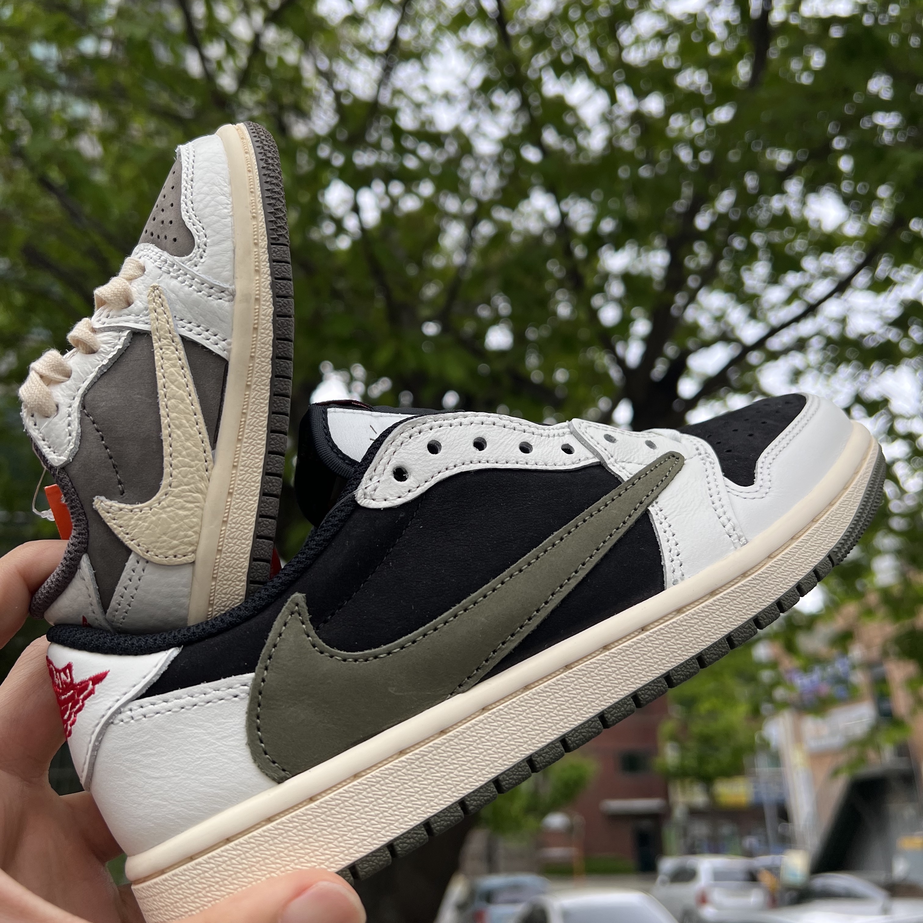 (W) Jordan 1 x Travis Scott Retro Low OG SP Medium Olive, (TD) Jordan 1 x Travis Scott Retro Low OG SP Sail and Ridgerock 착용 스타일