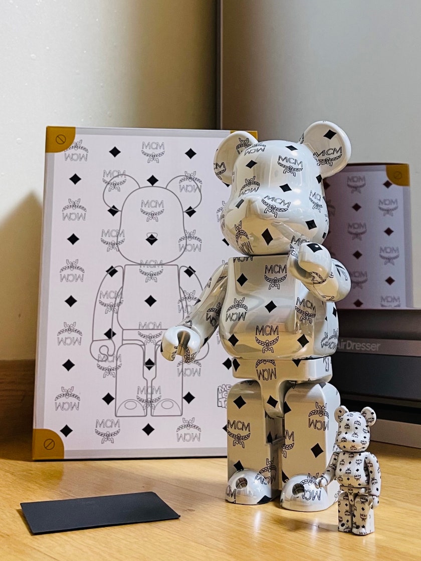 베어브릭 x MCM 화이트 크롬 버전 100% & 400% 세트 | Bearbrick 베어브릭 x MCM 화이트 크롬 버전 100% & 400% 세트 | Bearbrick