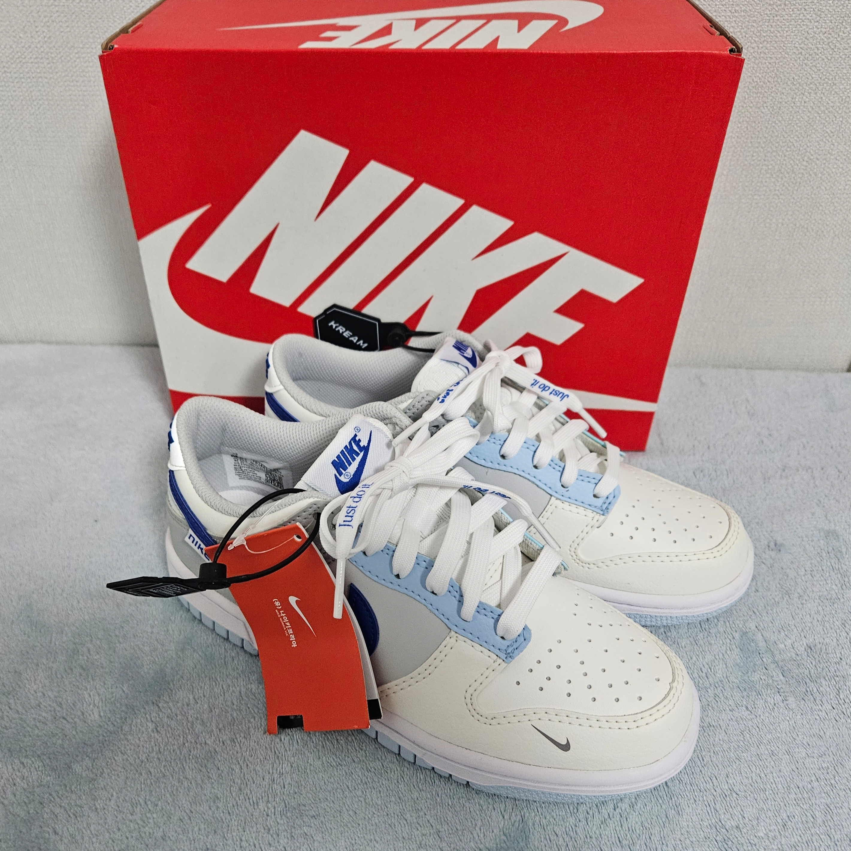 (GS) Nike Dunk Low Ivory Hyper Royal 착용 스타일 - 2