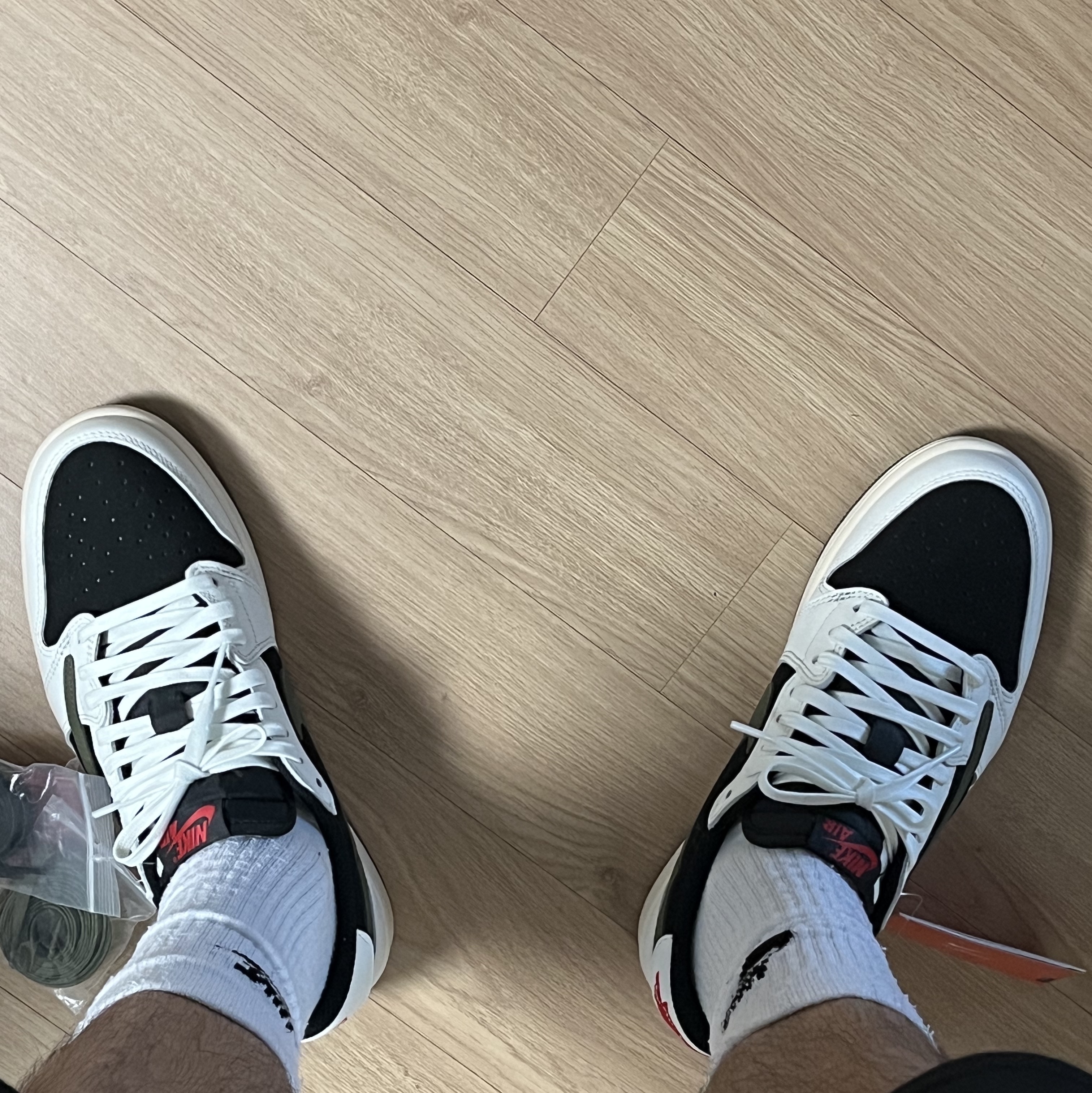 (W) Jordan 1 x Travis Scott Retro Low OG SP Medium Olive, (PS) Jordan 1 x Travis Scott Retro Low OG SP Medium Olive 착용 스타일 - 3