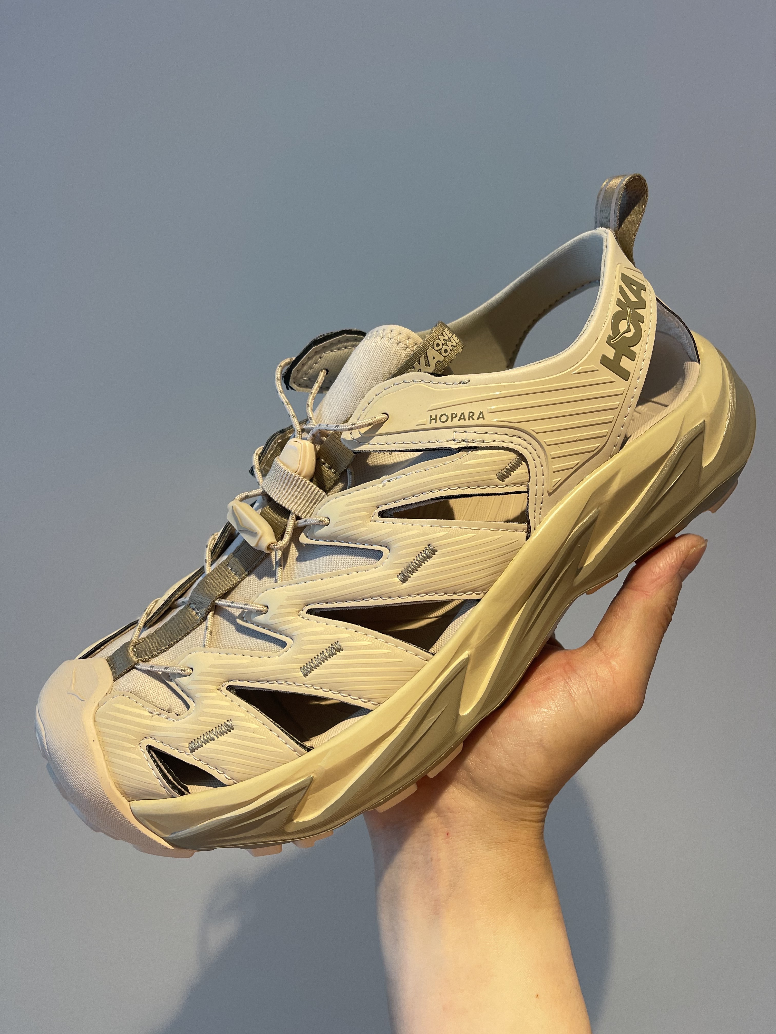 Hoka Hopara Shifting Sand Dune 착용 스타일