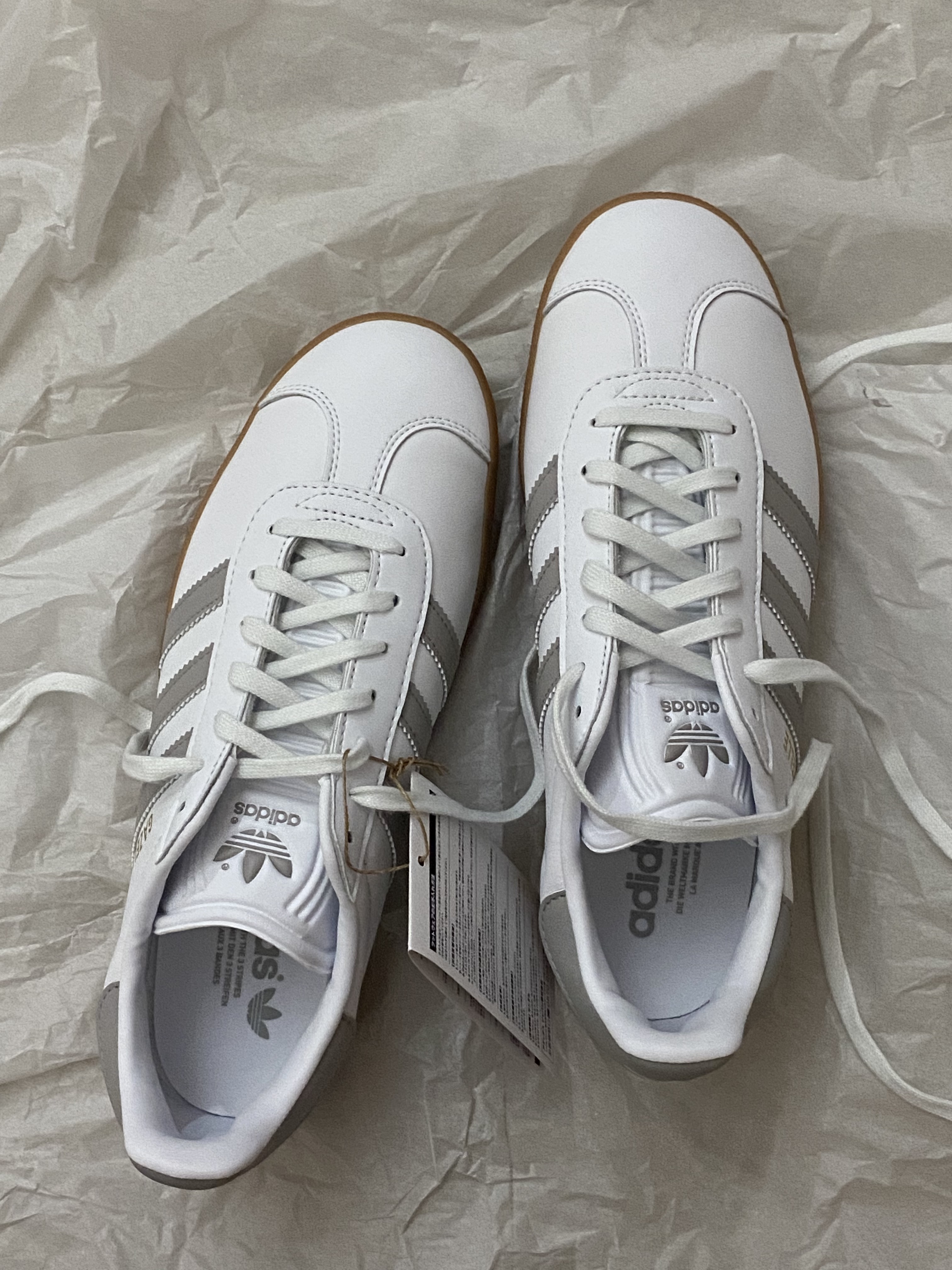 Adidas Gazelle White Grey 착용 스타일