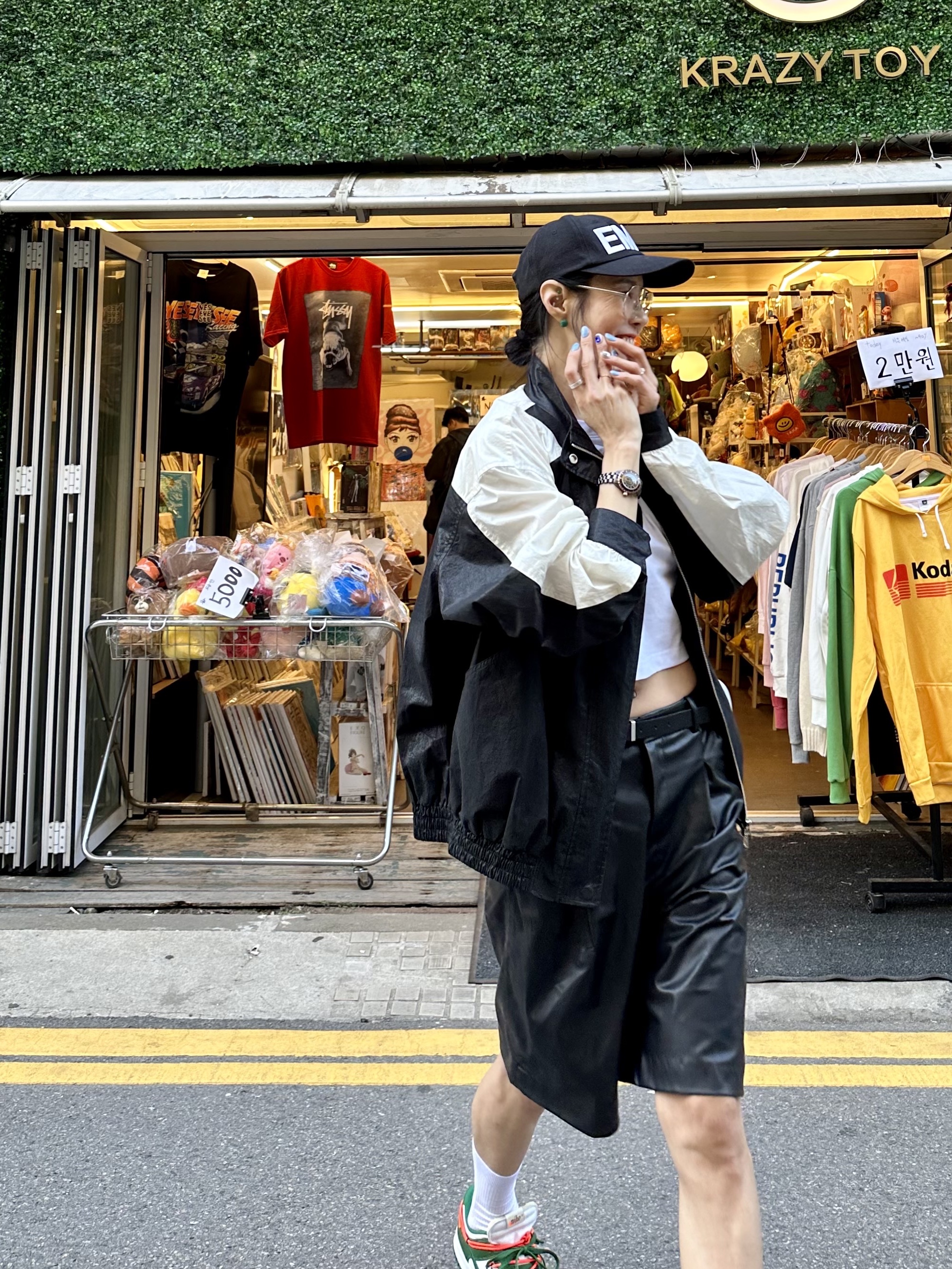 Apple AirPods Max Lightning Silver (Korean Ver.), Nike x Off-White Dunk Low Pine Green 착용 스타일 - 3