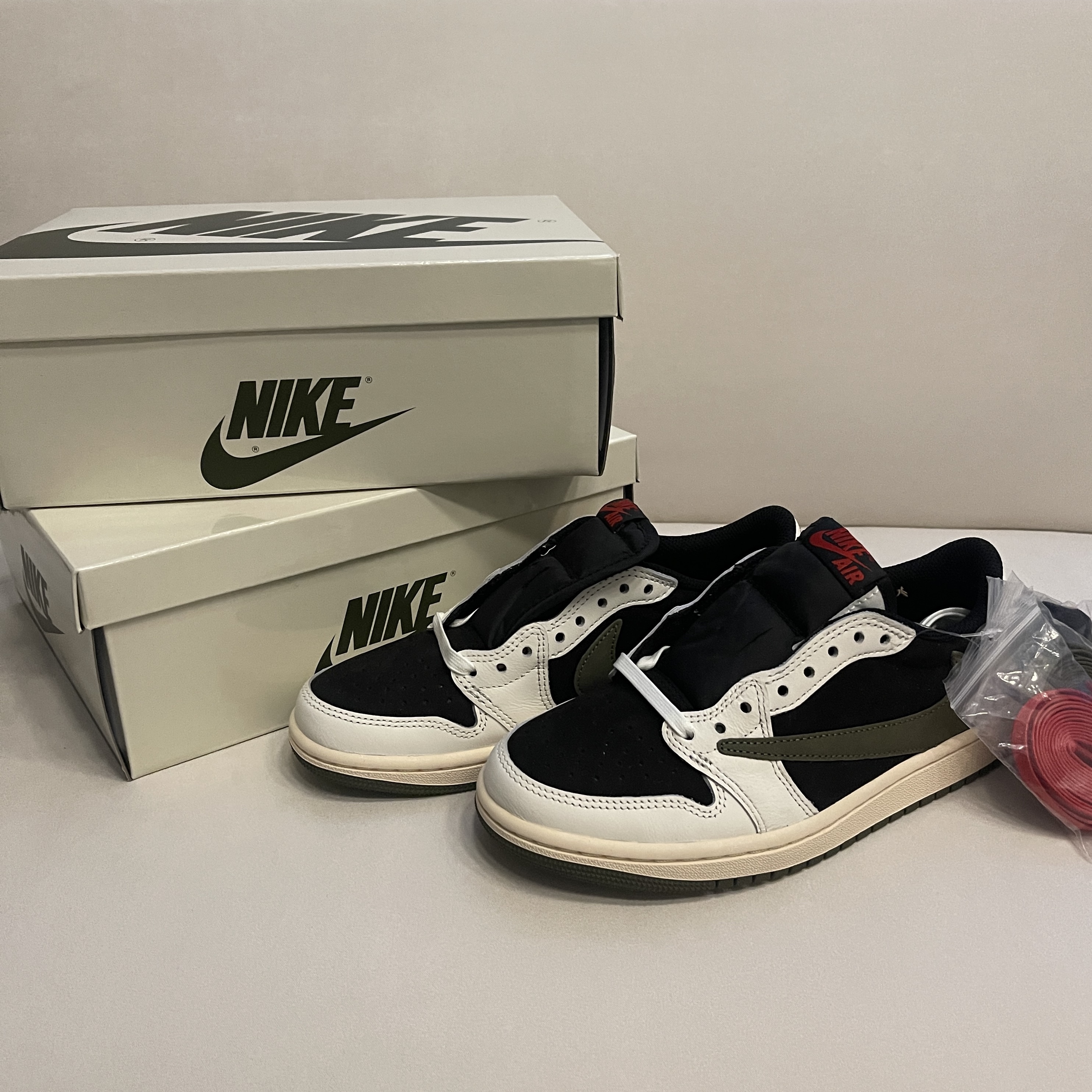 (W) Jordan 1 x Travis Scott Retro Low OG SP Medium Olive 착용 스타일