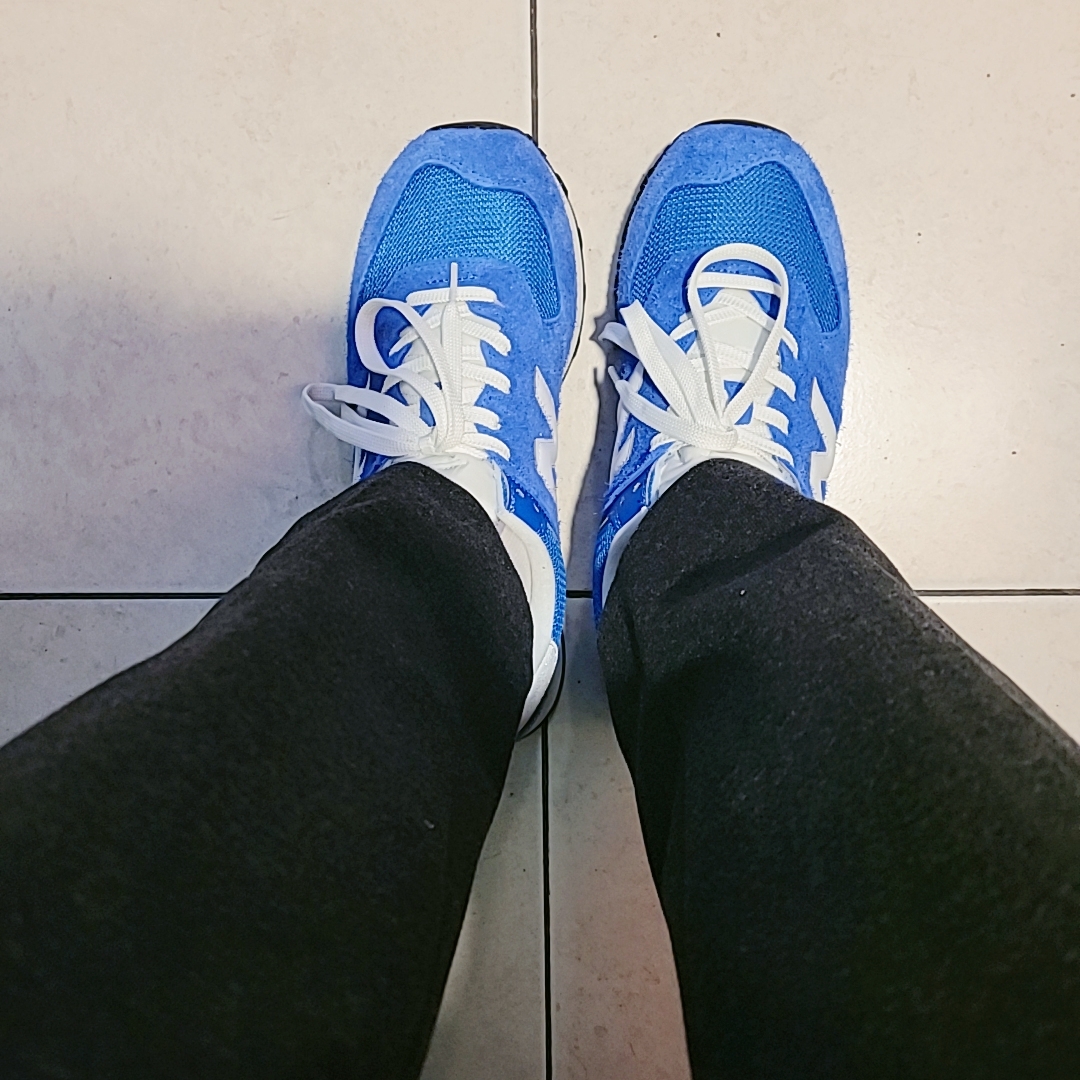 New Balance 574 Heritage Blue White 착용 스타일