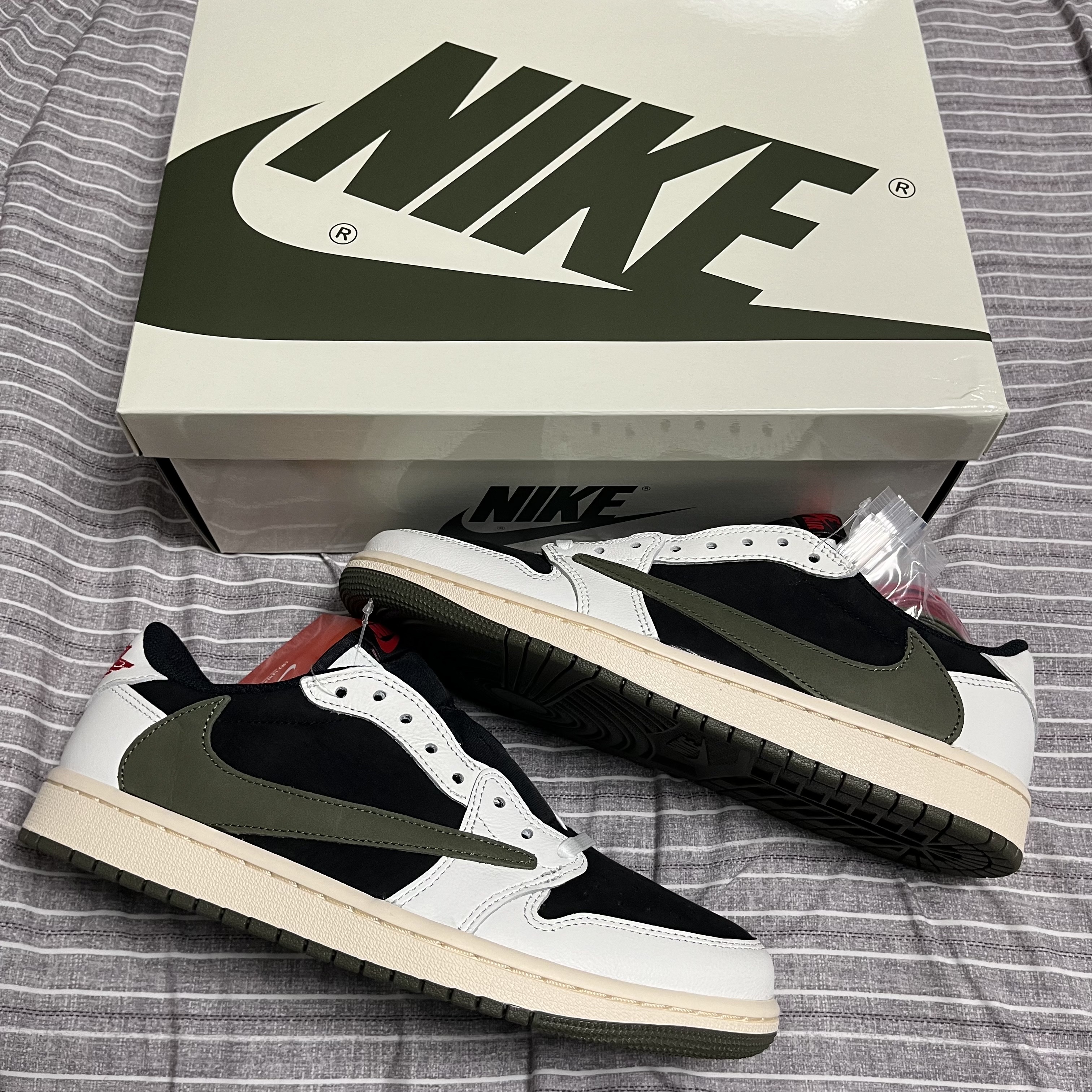 (W) Jordan 1 x Travis Scott Retro Low OG SP Medium Olive, (PS) Jordan 1 x Travis Scott Retro Low OG SP Medium Olive 착용 스타일 - 2