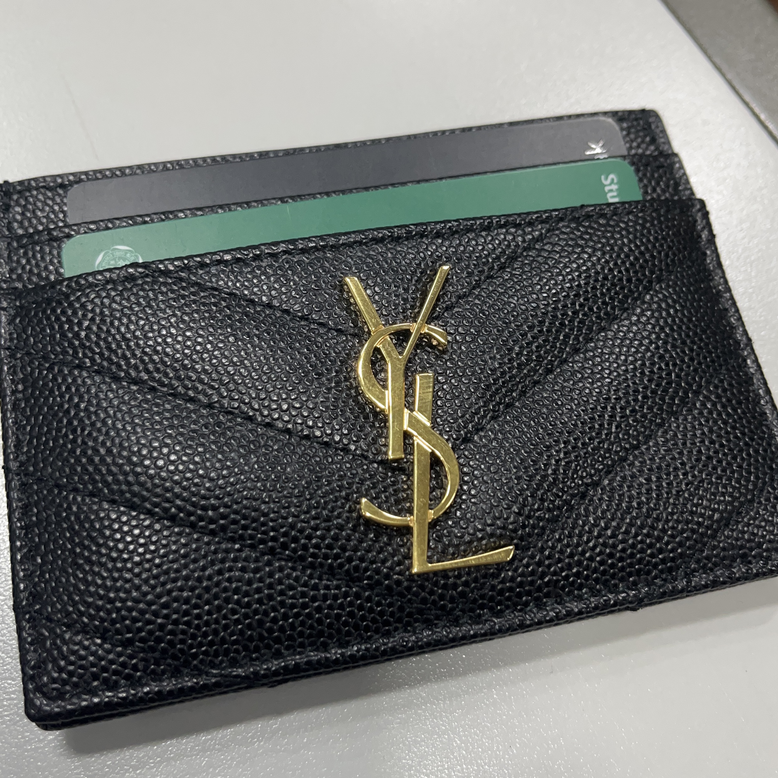 Saint Laurent Cassandre Matelasse Card Case in Grain De Poudre Embossed Leather Black 착용 스타일