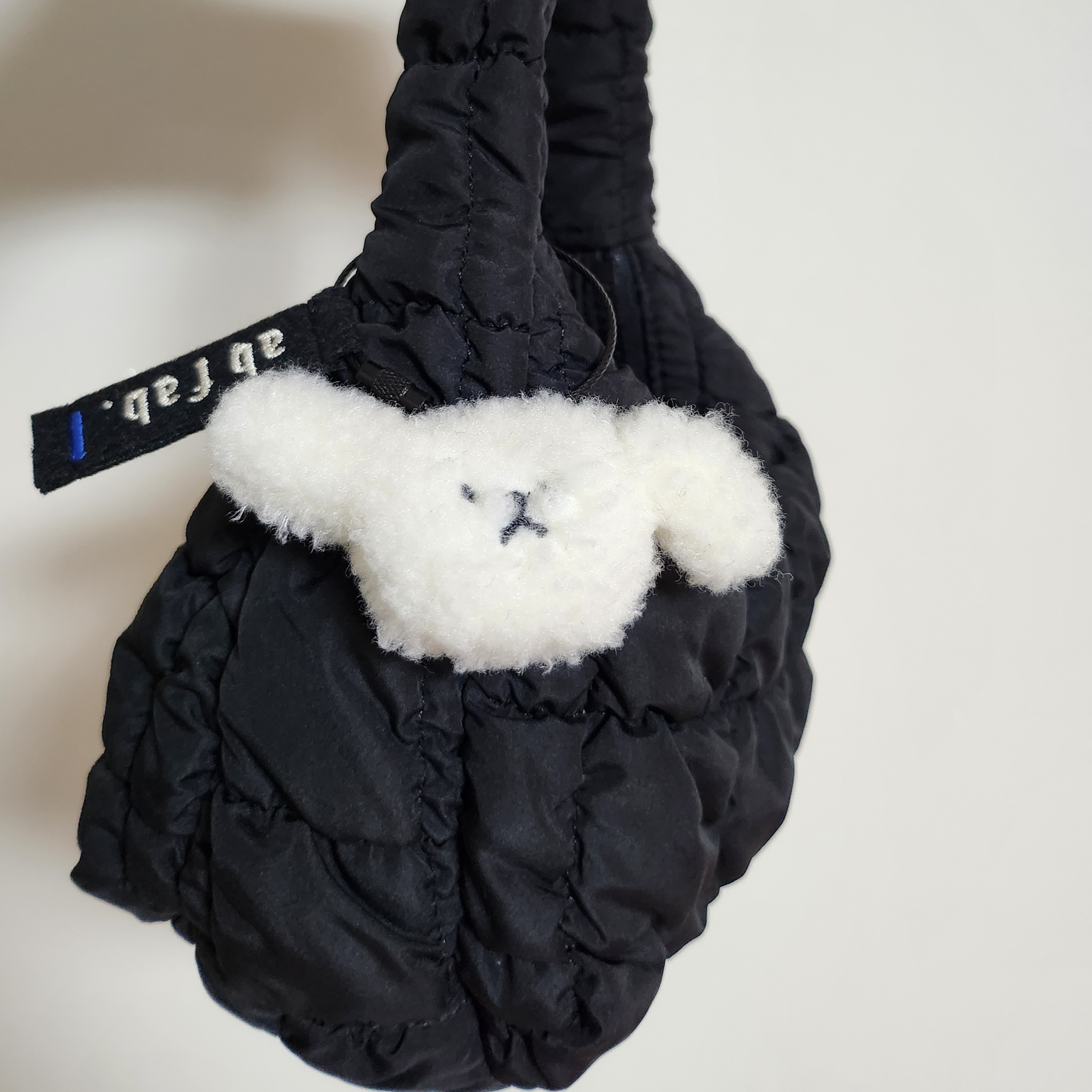 COS Quilted Micro Bag Black 착용 스타일