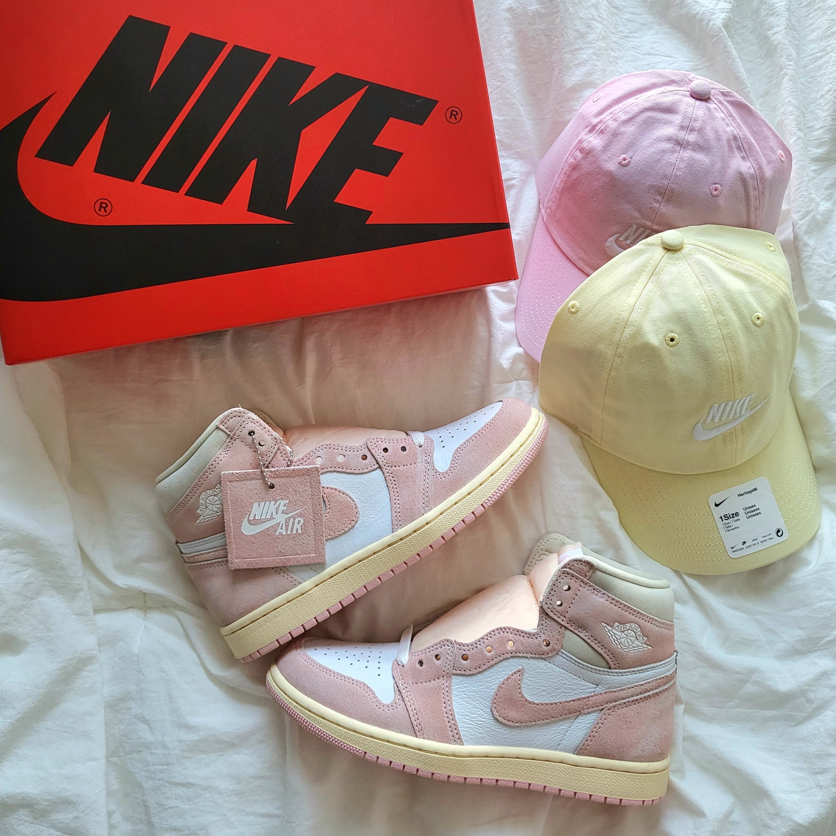 (W) Jordan 1 Retro High OG Coconut Milk and Sail 착용 스타일